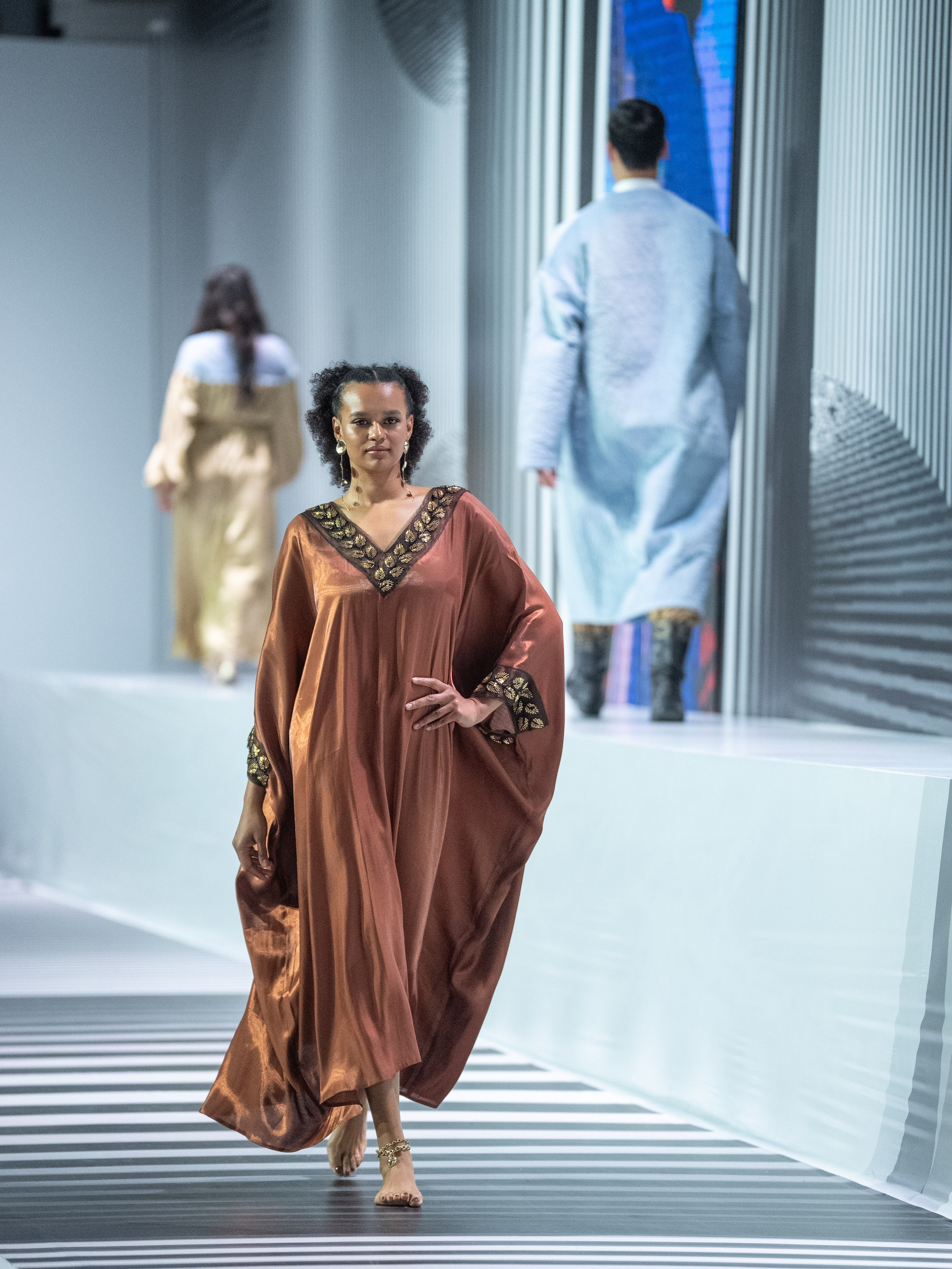 Brand AINASH QARA. Сайт Алматинского НЮ АРТ, будуар и фэшн фотографа Дениса Карпенко