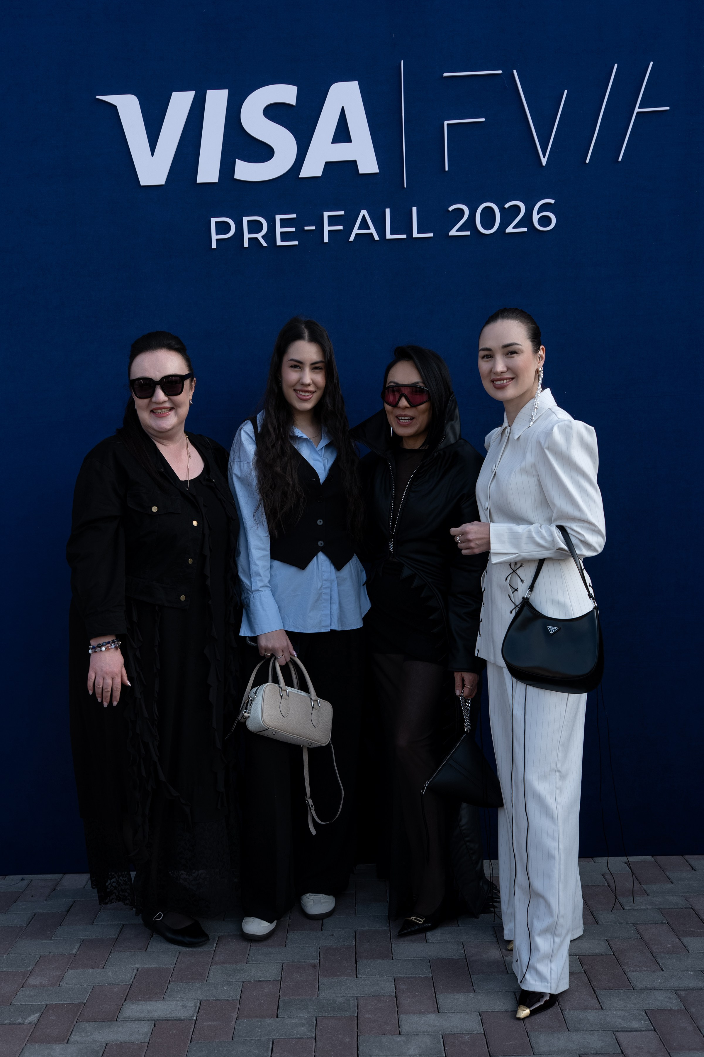 Visa Fashion Week Almaty Pre-Fall 2026 April StreetStyle Day 1. Сайт Алматинского НЮ АРТ, будуар и фэшн фотографа Дениса Карпенко