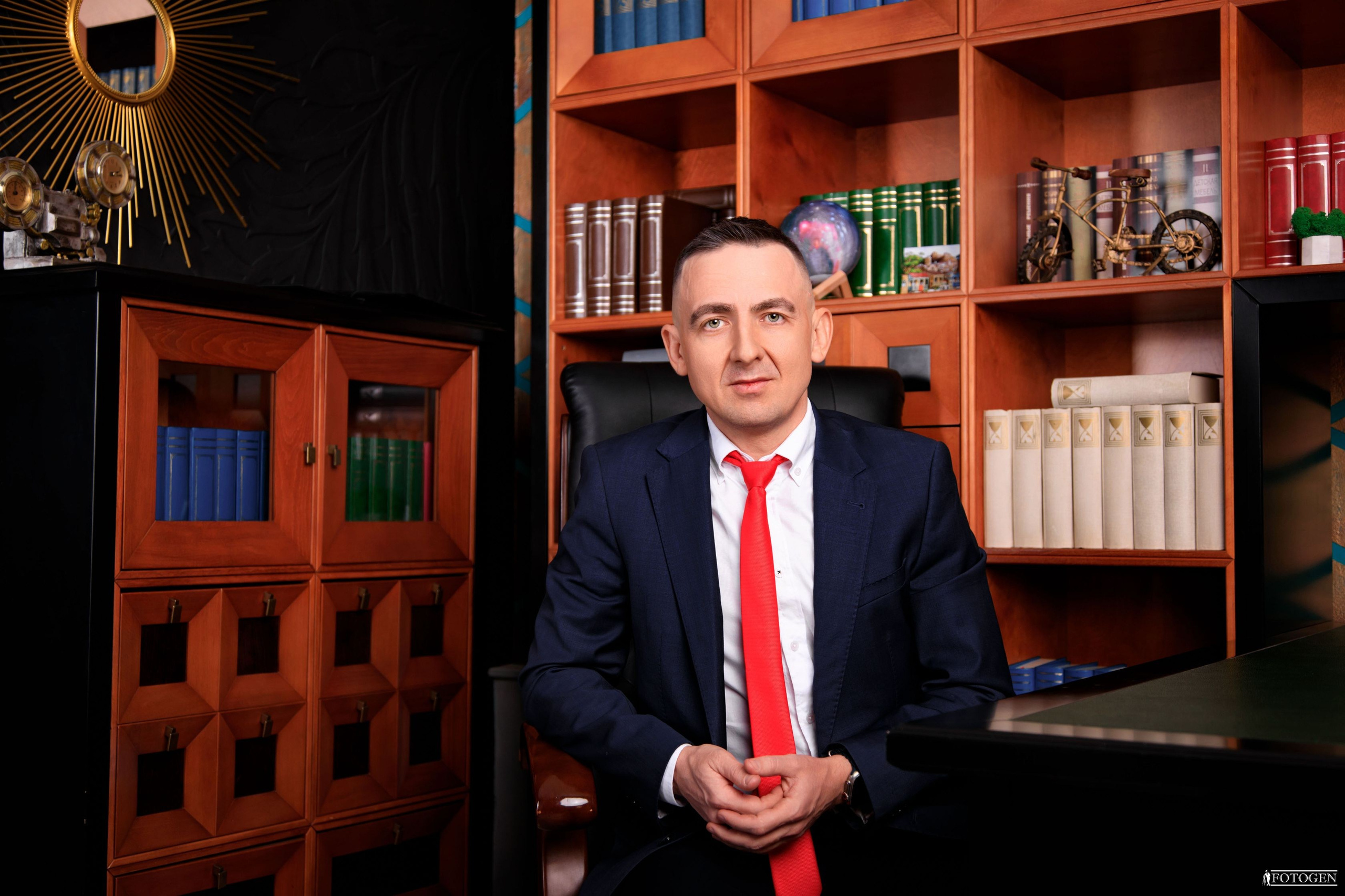 Профессиональная мужская фотосессия в Fotogen: Ваша история в кадре. Интерьерная фотостудия FOTOGEN г. Краснодар