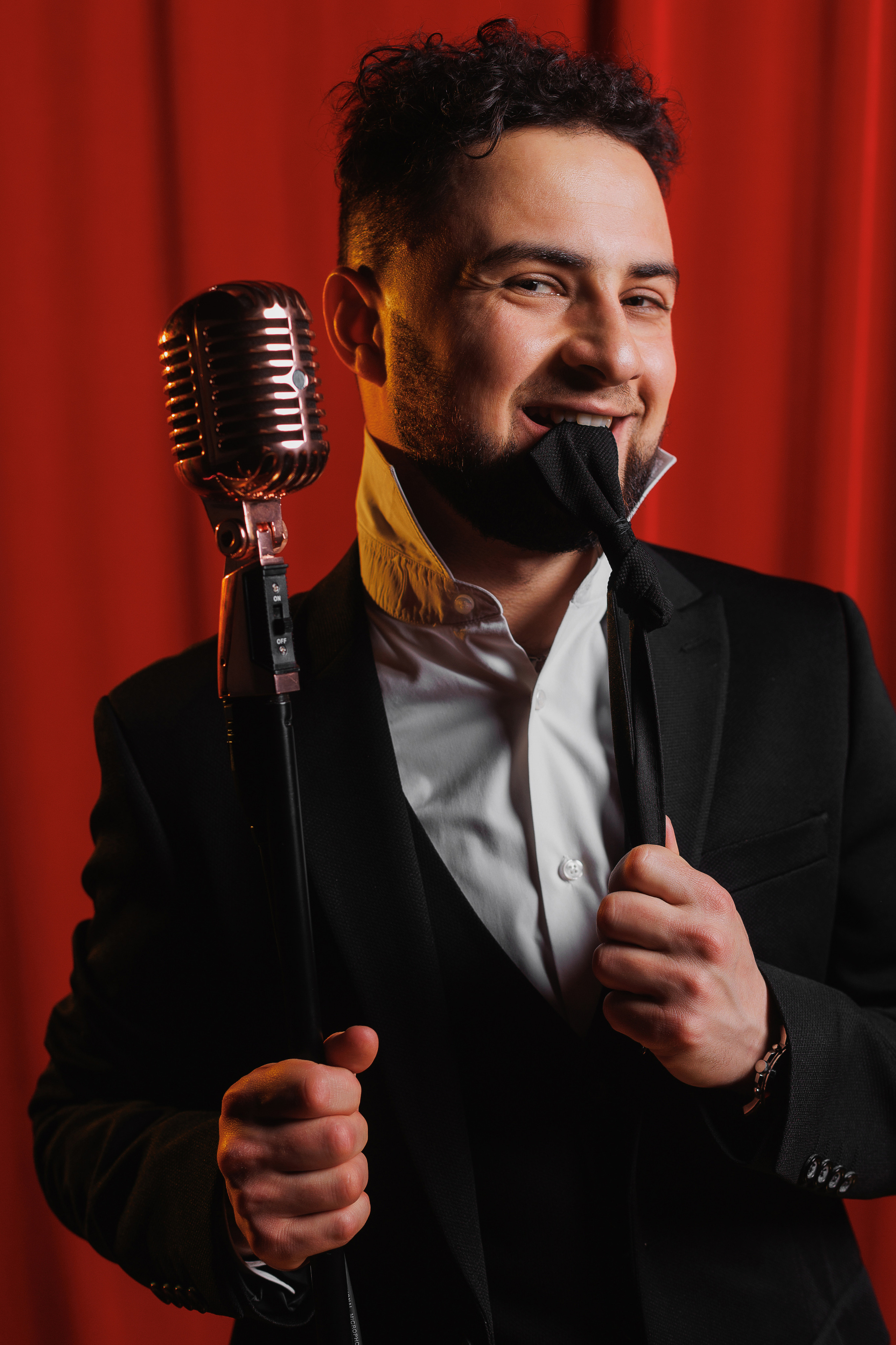 Ведущий Самсон Сахаров