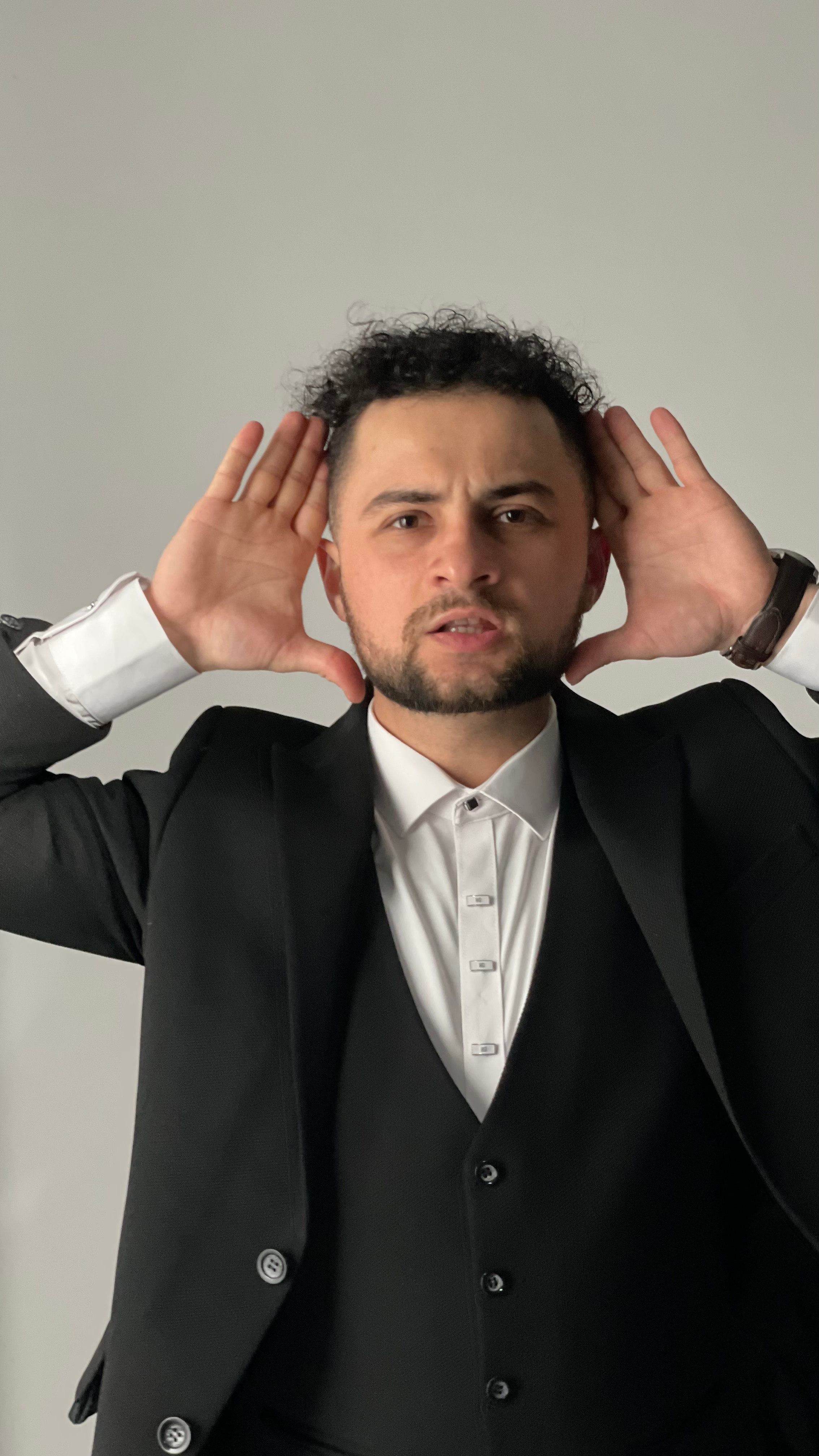 Ведущий Самсон Сахаров