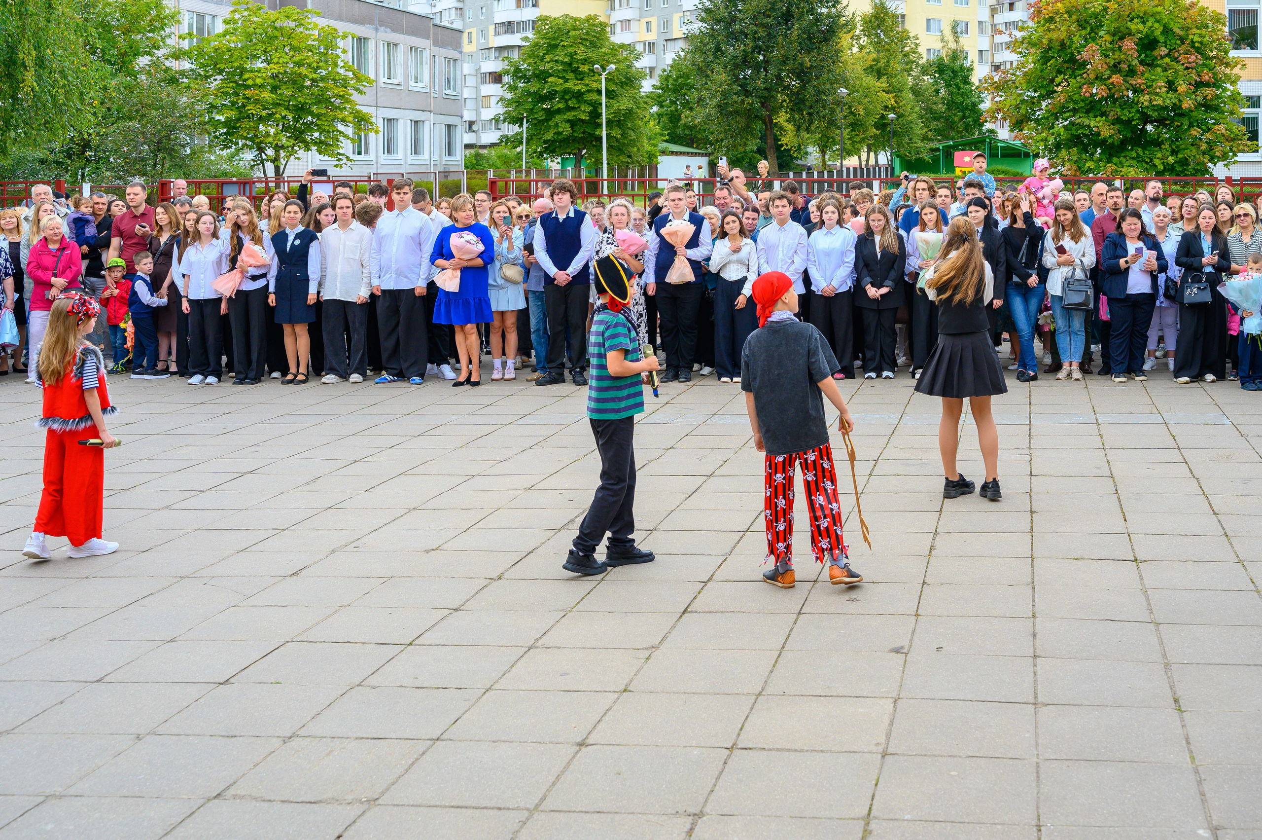 Вот звучит первый звонок, перед этим долгое приготовление к новому этапу в жизни, Яромир идет в школу. Фотоуслуги, услуги фотографа, фотографирование важных событий
