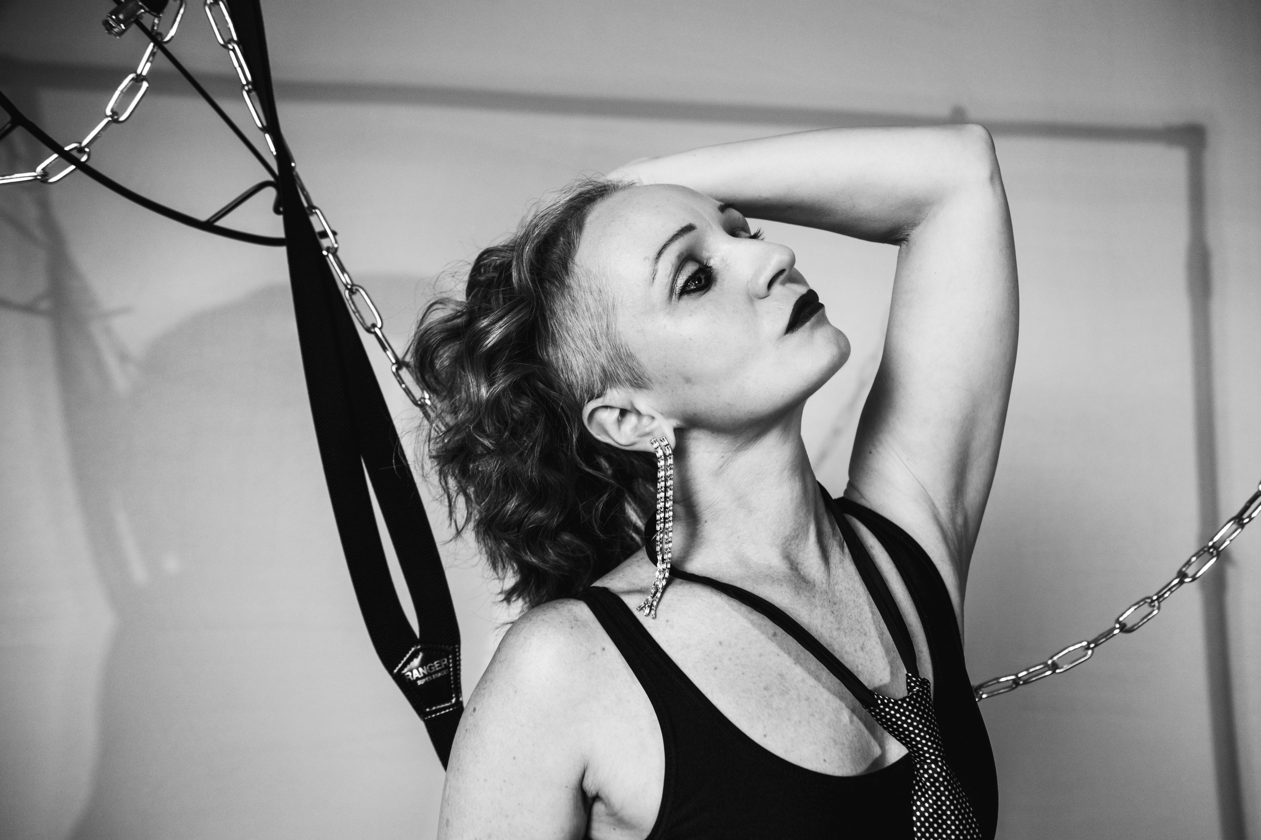 2025-07-13. Анжела и пиджак