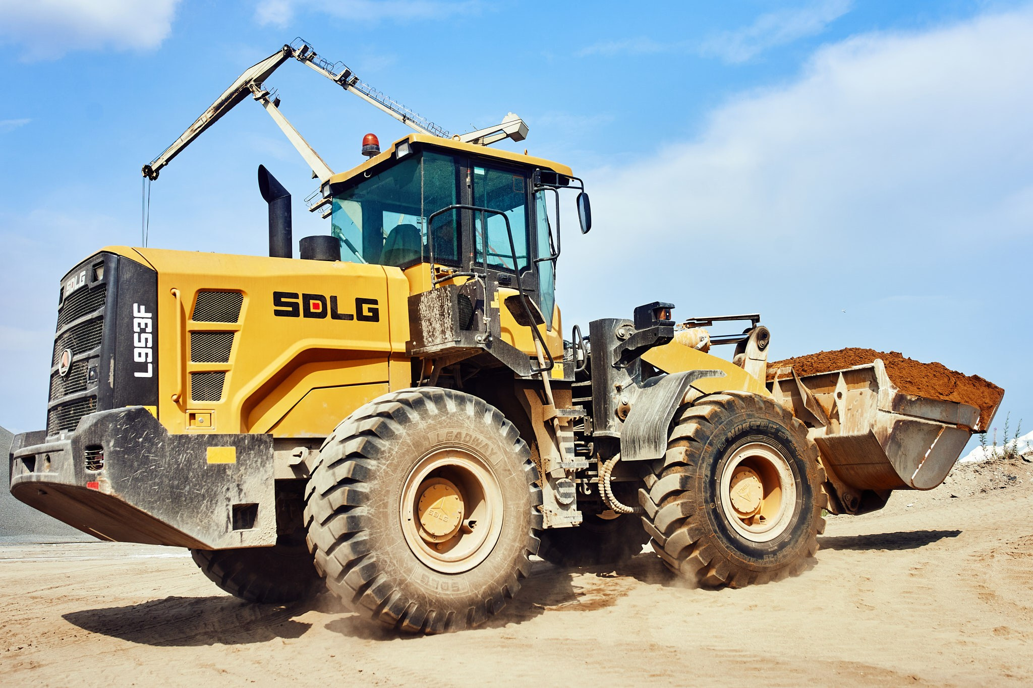 Промышленная зона, погрузка и разгрузка песка