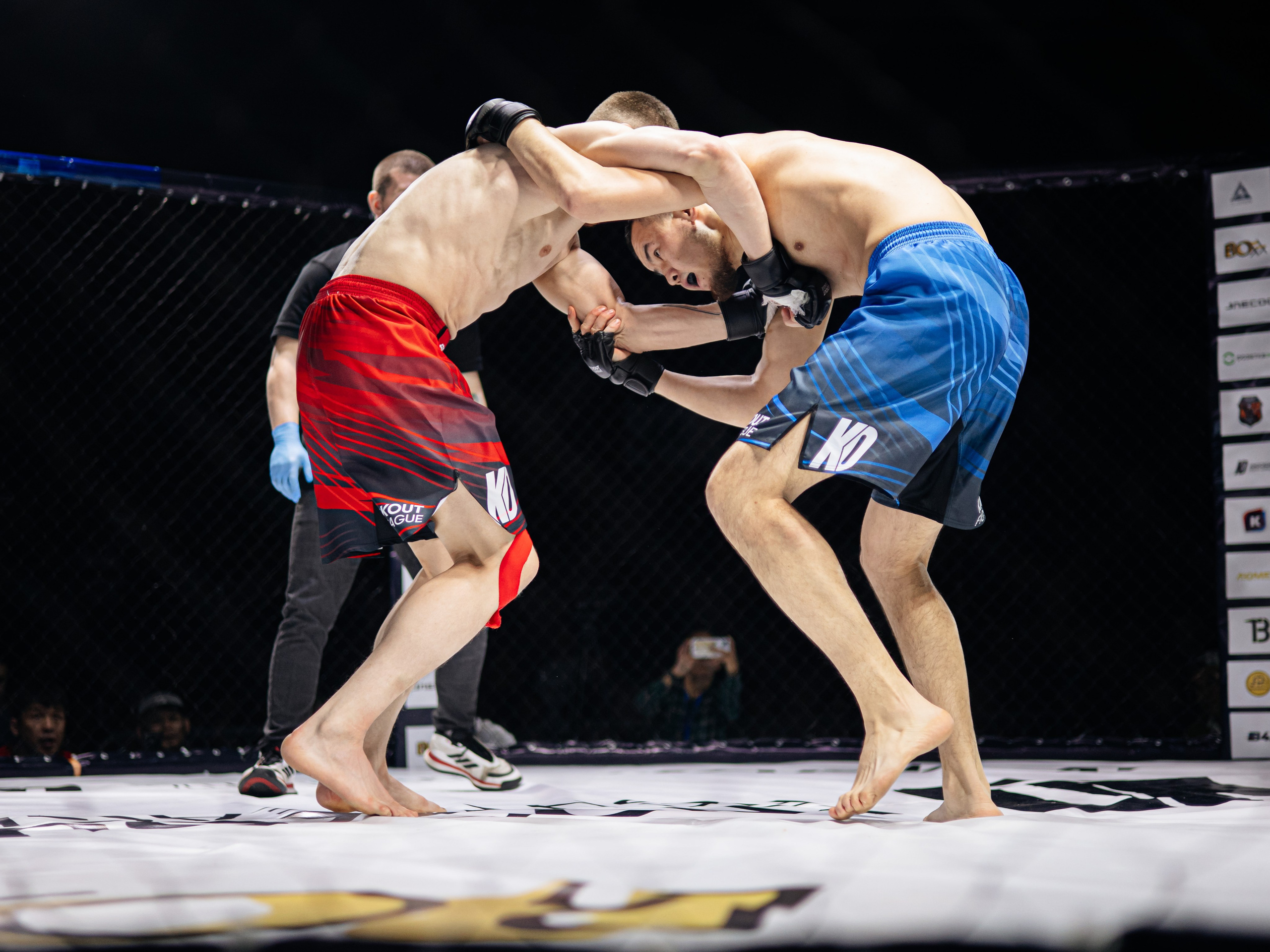 Бойцовская лига «KNOCK OUT». KRIS KRUPINNIKOVA