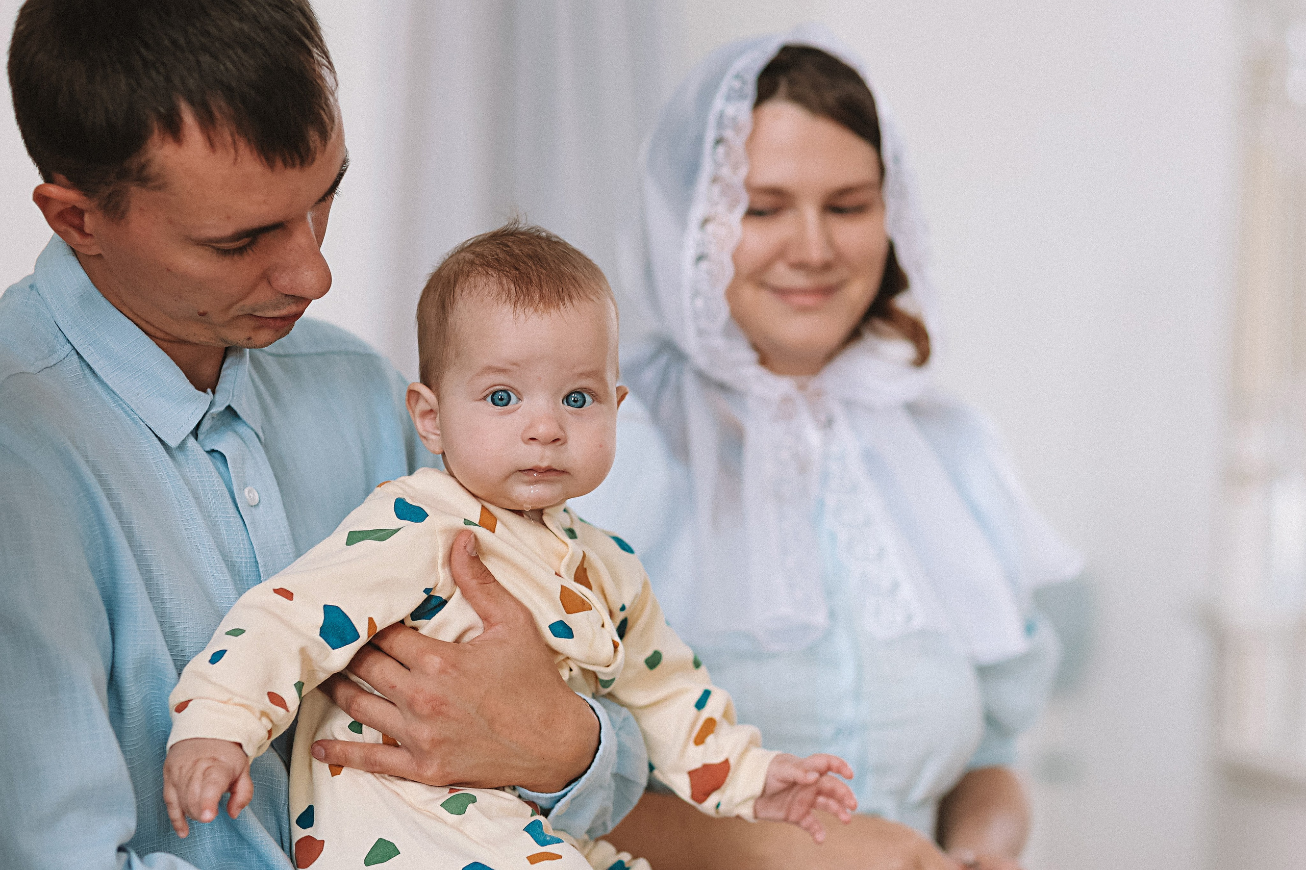 Крещение церковь около моста влюбленных. Семейный фотограф Тюмень, фотограф на роды Салмина Мария