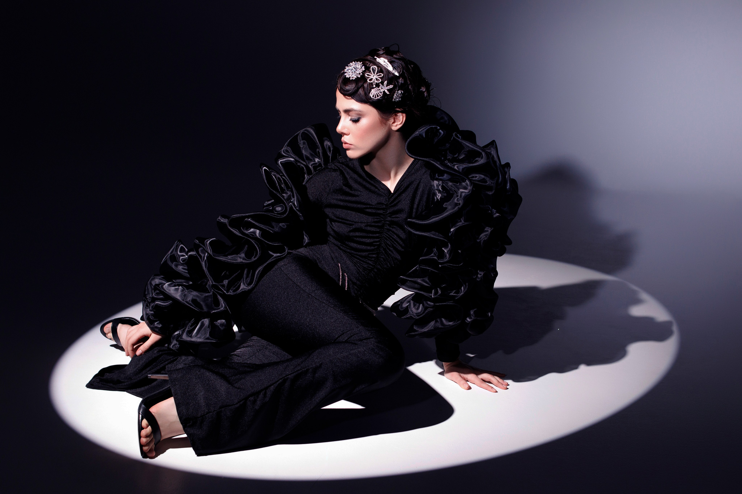 Фотосессия в студии. Я — фотограф, который помогает запечатлеть самые важные моменты вашей жизни!