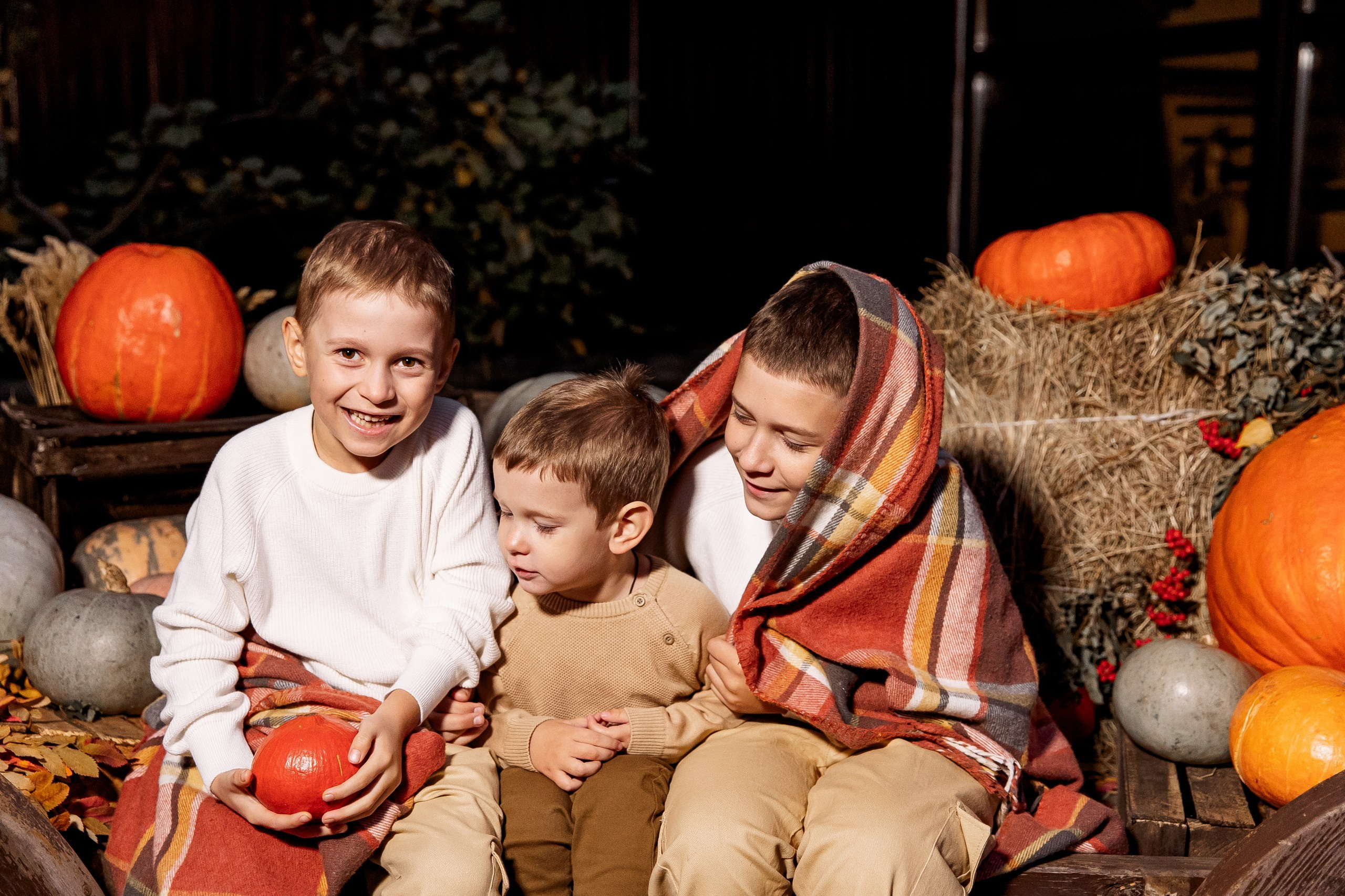Эдуард и Дарья с сыновьями. Свадебный и семейный фотограф в Челябинске Юлия Ишимова