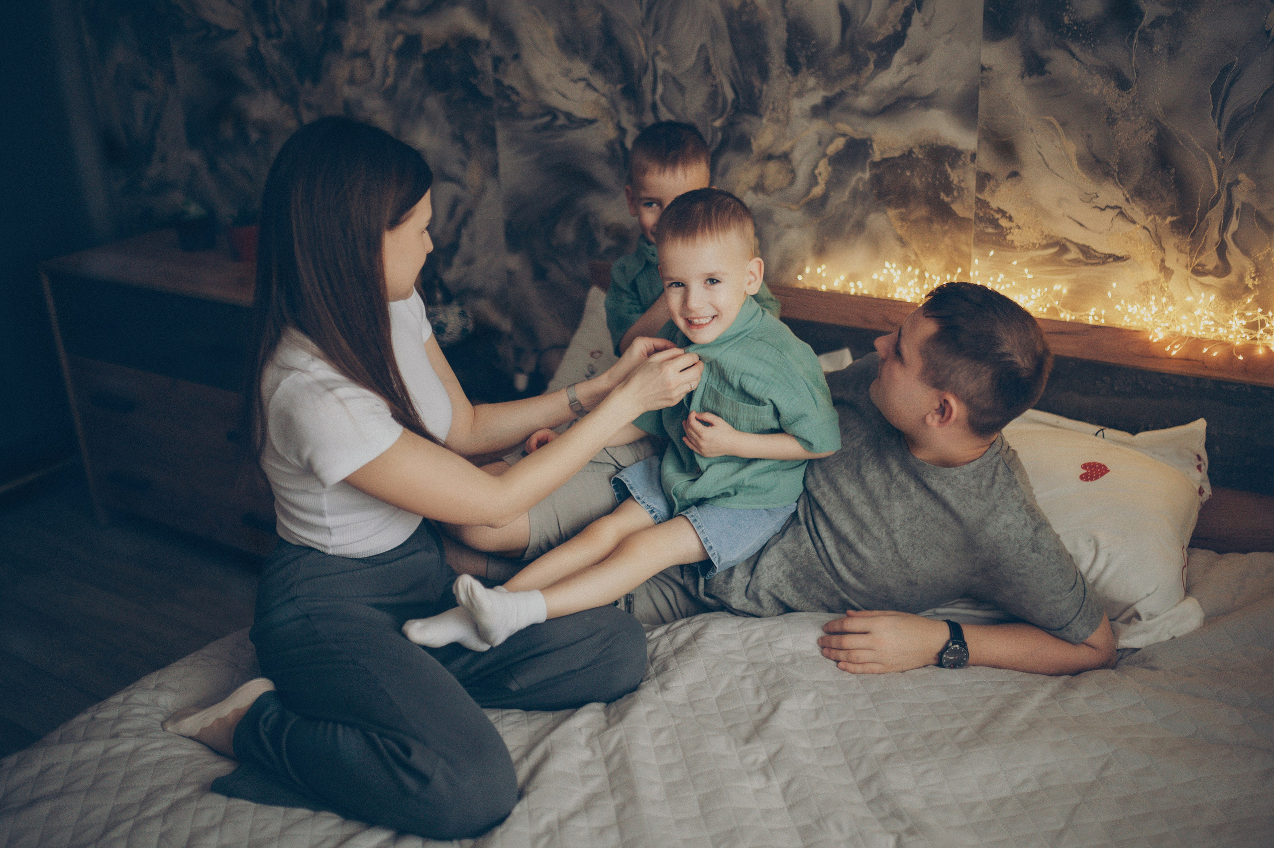 Миша и Тимофей (новогодняя домашняя). Фотограф, г. Лесной Свердловской области