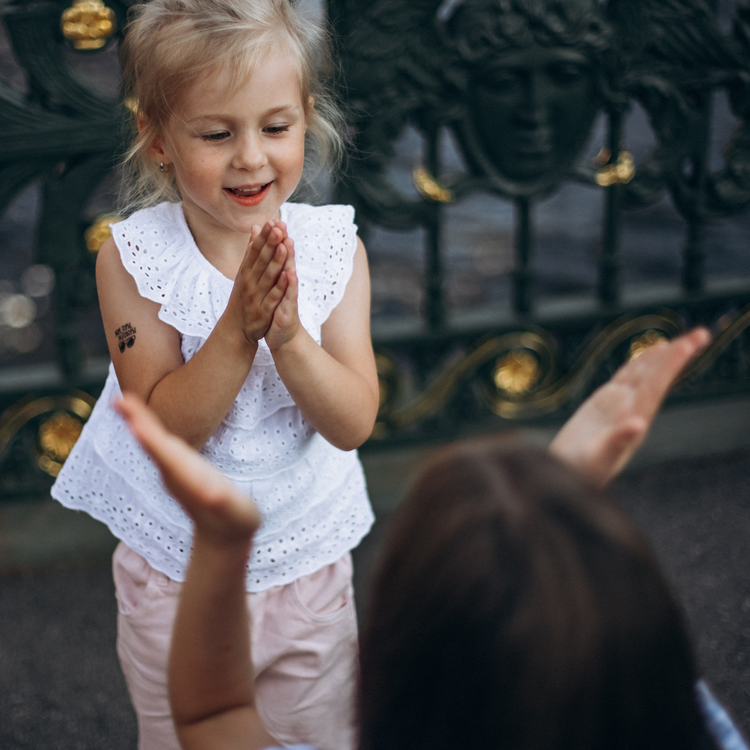 Дарья с семьей в июне. Фотопрогулка в Петербурге. Индивидуальный и семейный фотограф в Санкт-Петербурге