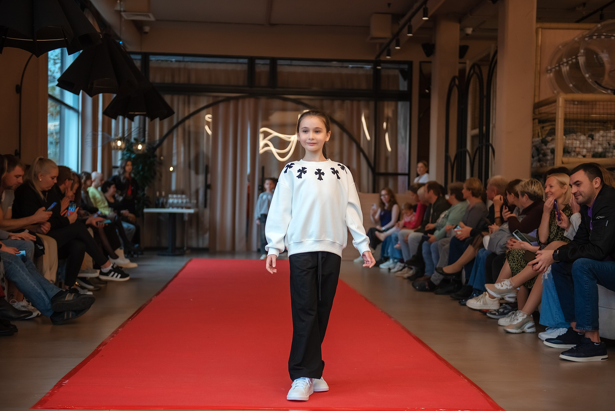 HAPPYkids дефиле в день мамы. Семейный и коммерческий фотограф в Сочи Александр Бодунов