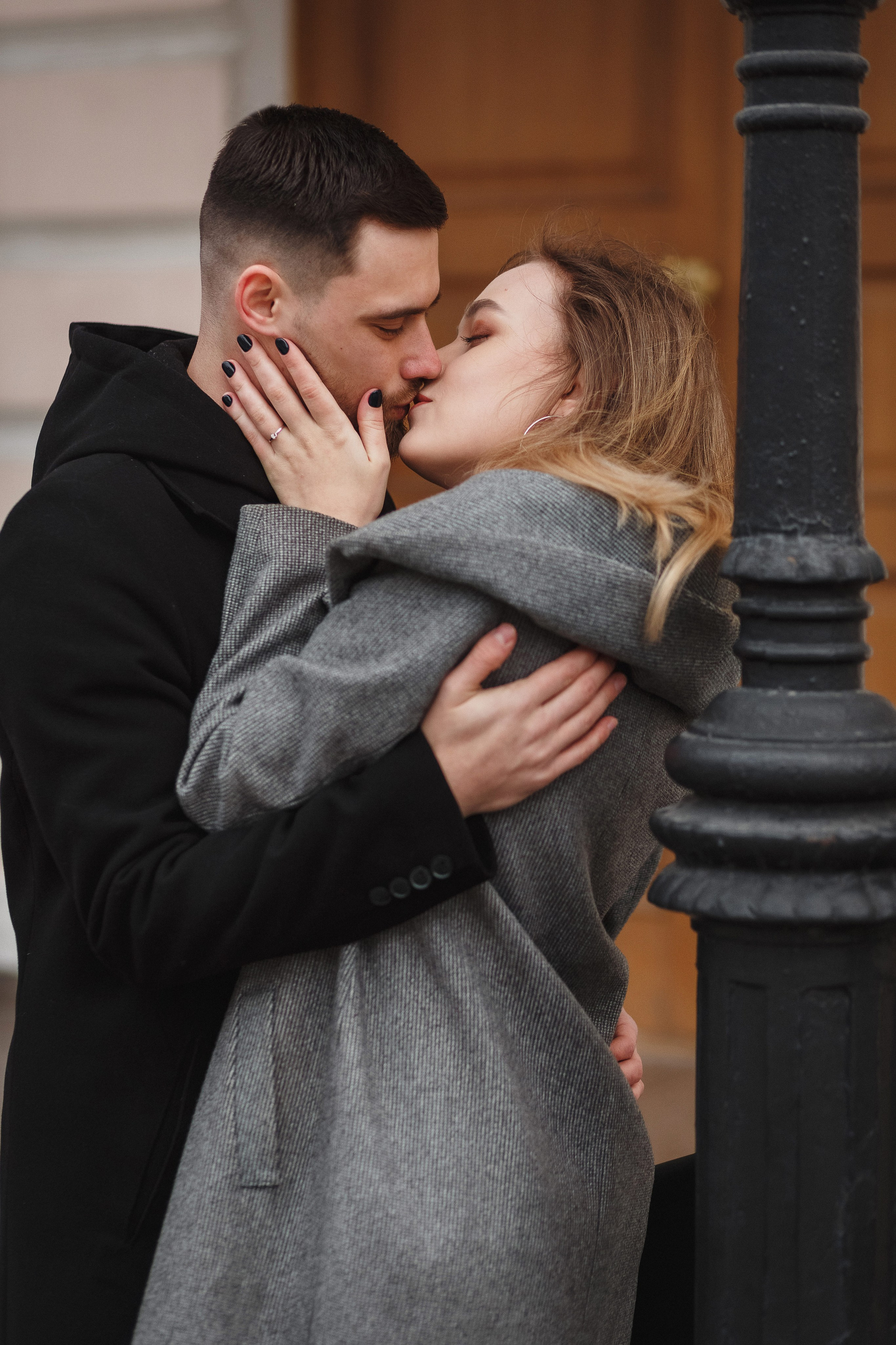 Романтическая фотосессия Никиты и Марины у Театра Чехова в Таганроге. Свадебный и семейный фотограф в Таганроге Бакарюк Антон