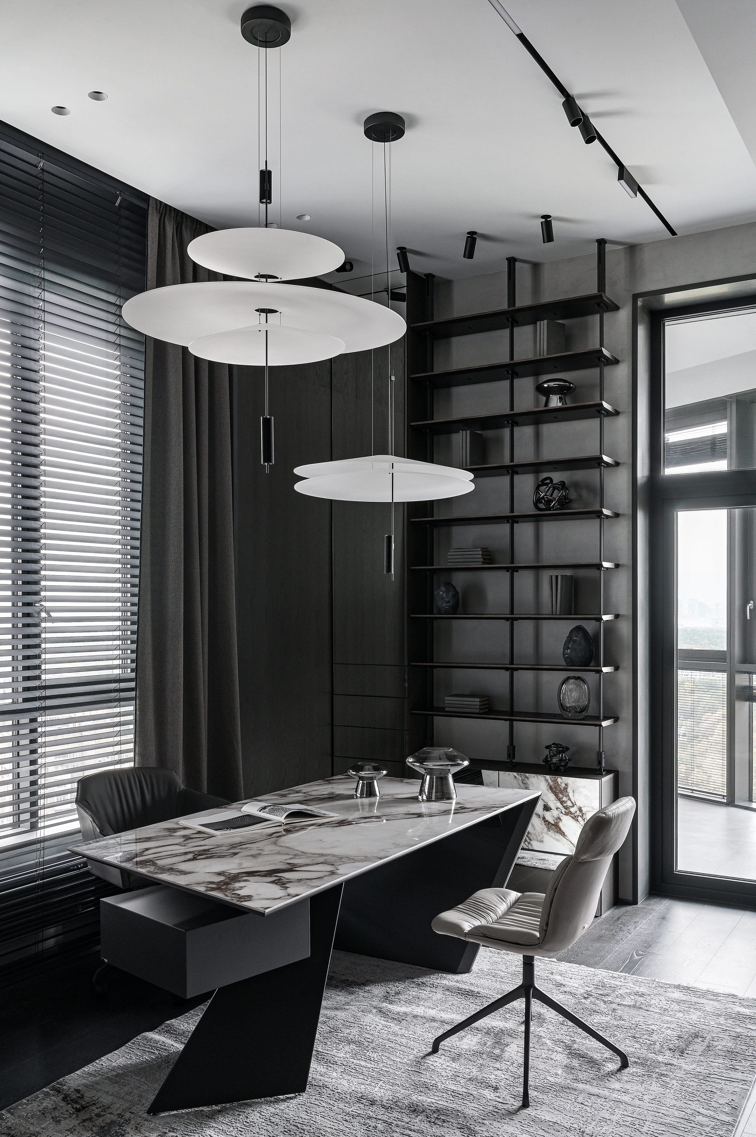 Бетон и камень: лаконичная квартира в серых тонах в Москве. Интерьерный фотограф Константин Пырьев