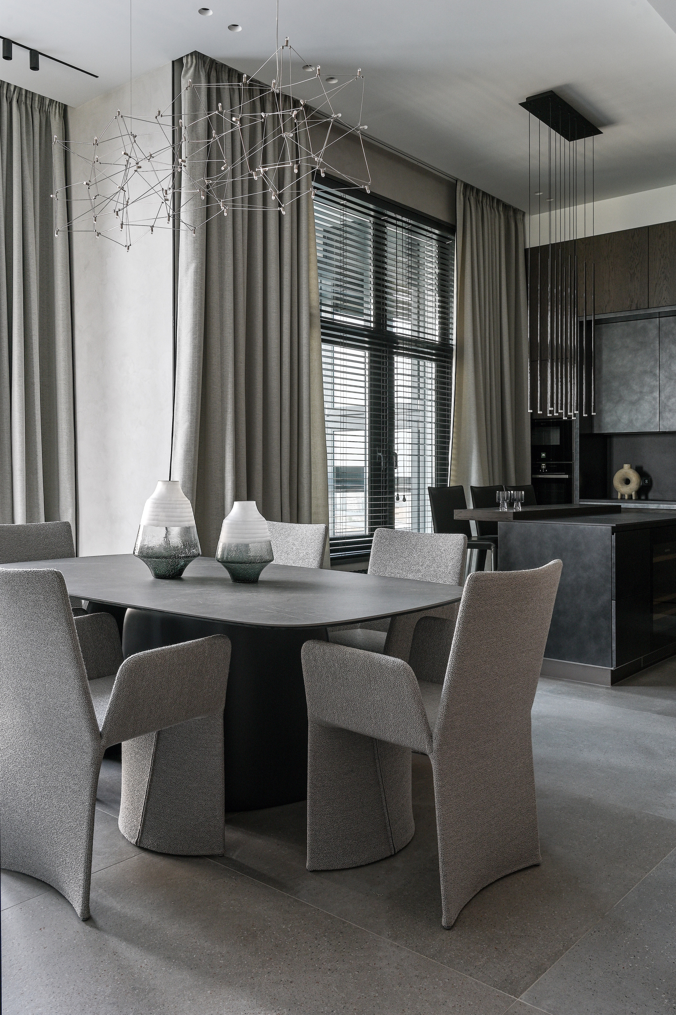 Бетон и камень: лаконичная квартира в серых тонах в Москве. Интерьерный фотограф Константин Пырьев