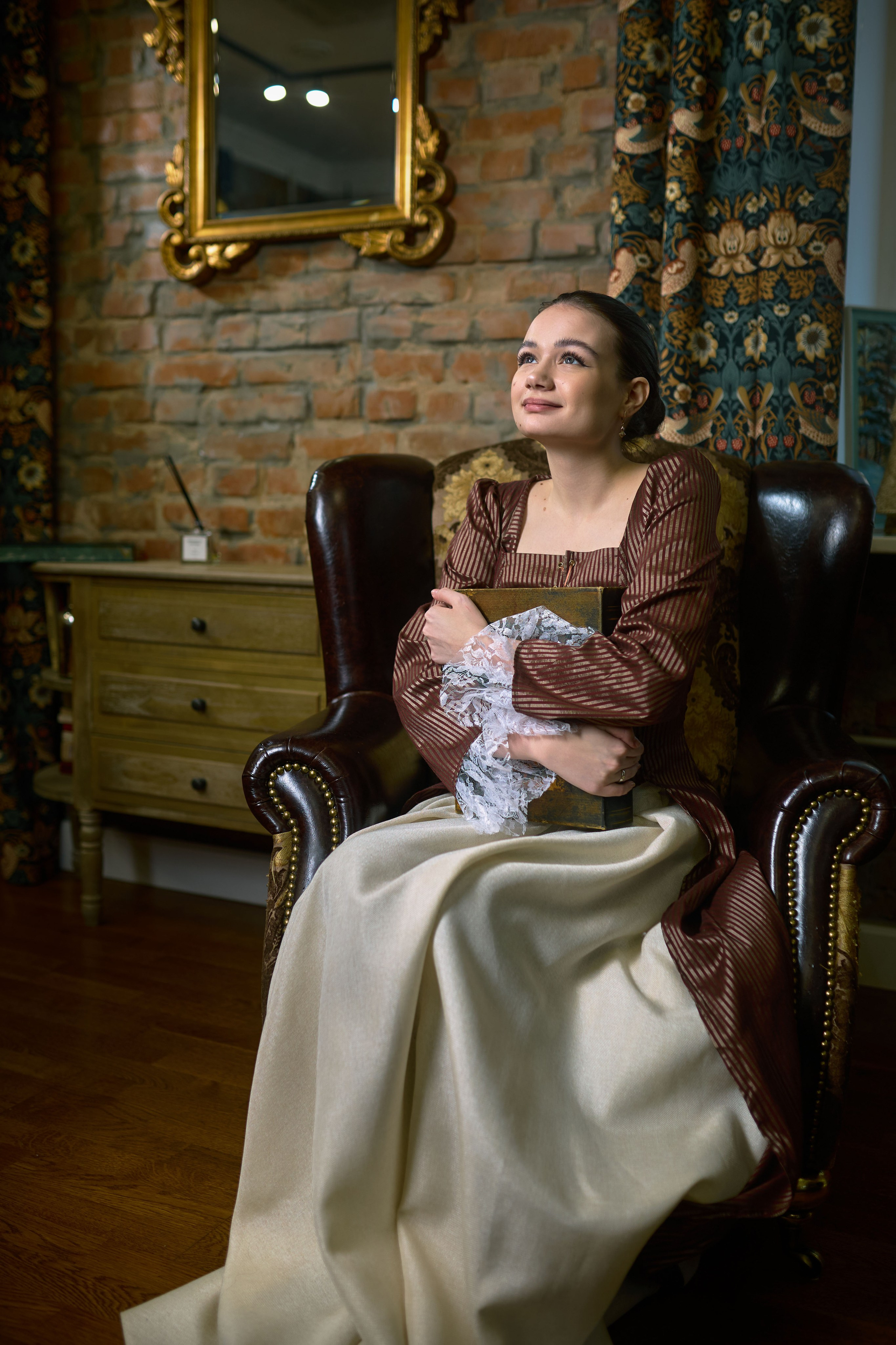 Фотосессия в библиотеке, винтажные платья, корсет. Чувашия, Чебоксары. Владимир Суздалов (ProMaXe) — Портретный фотограф, тематические фотосессии в Чебоксарах