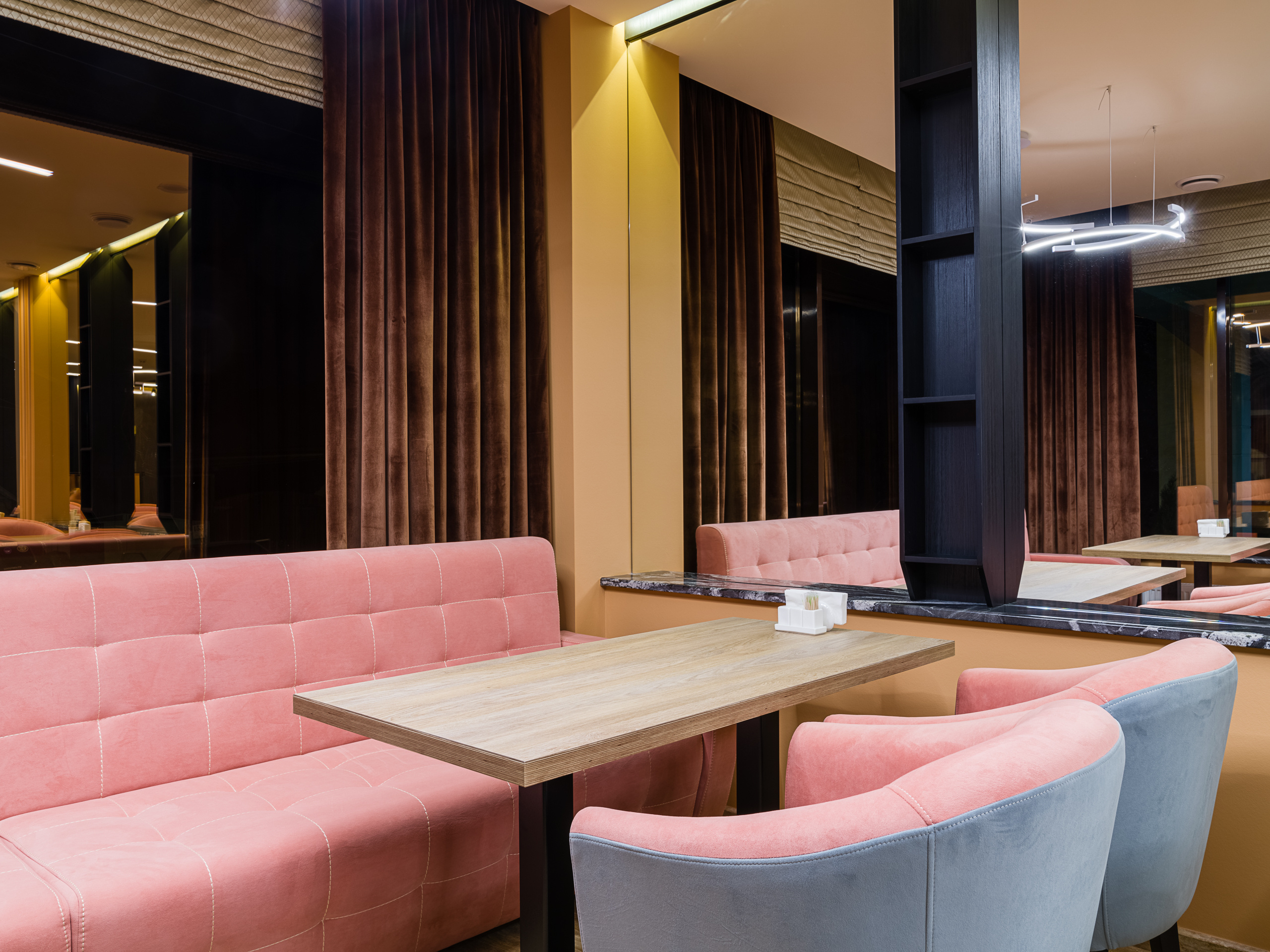 Отель «Henrik» - Краснодар, Чкалова, 132 - фото 5 - интерьер кафе