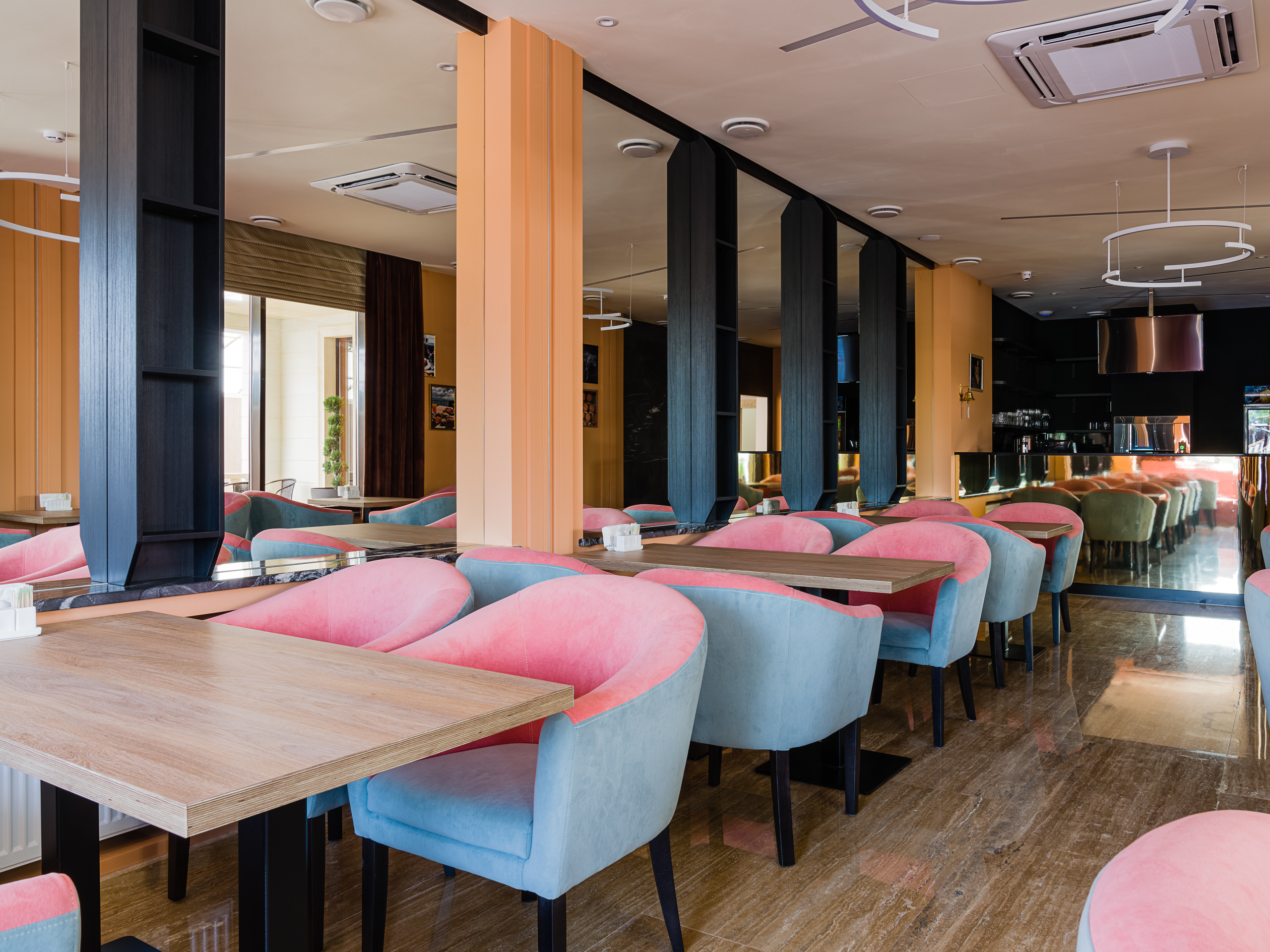 Отель «Henrik» - Краснодар, Чкалова, 132 - фото 9 - интерьер кафе