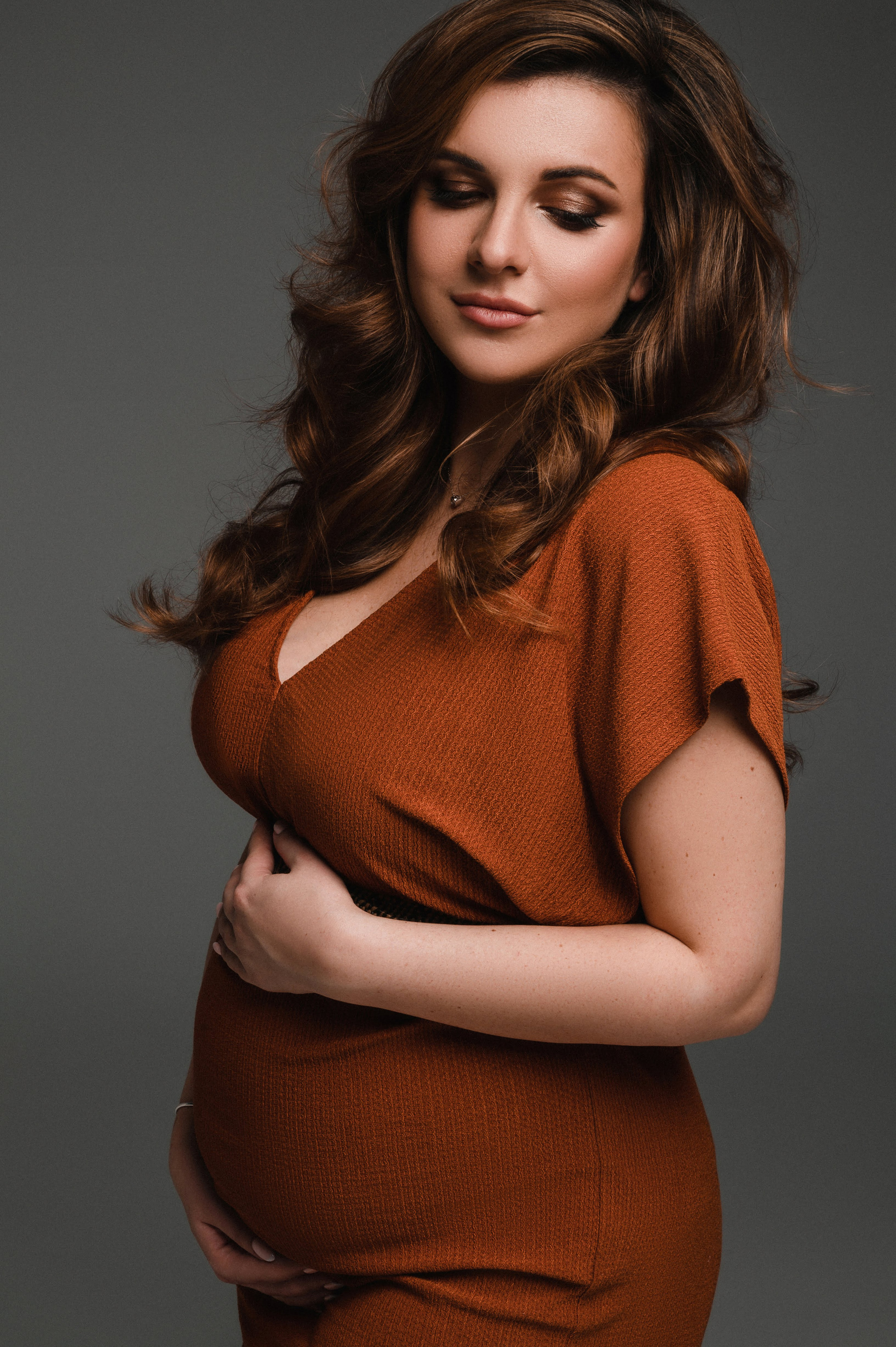 Юлия. Профессиональный фотограф беременности в СПБ. Стильные фотосессии беременности в стиле минимализм и классическая фотография