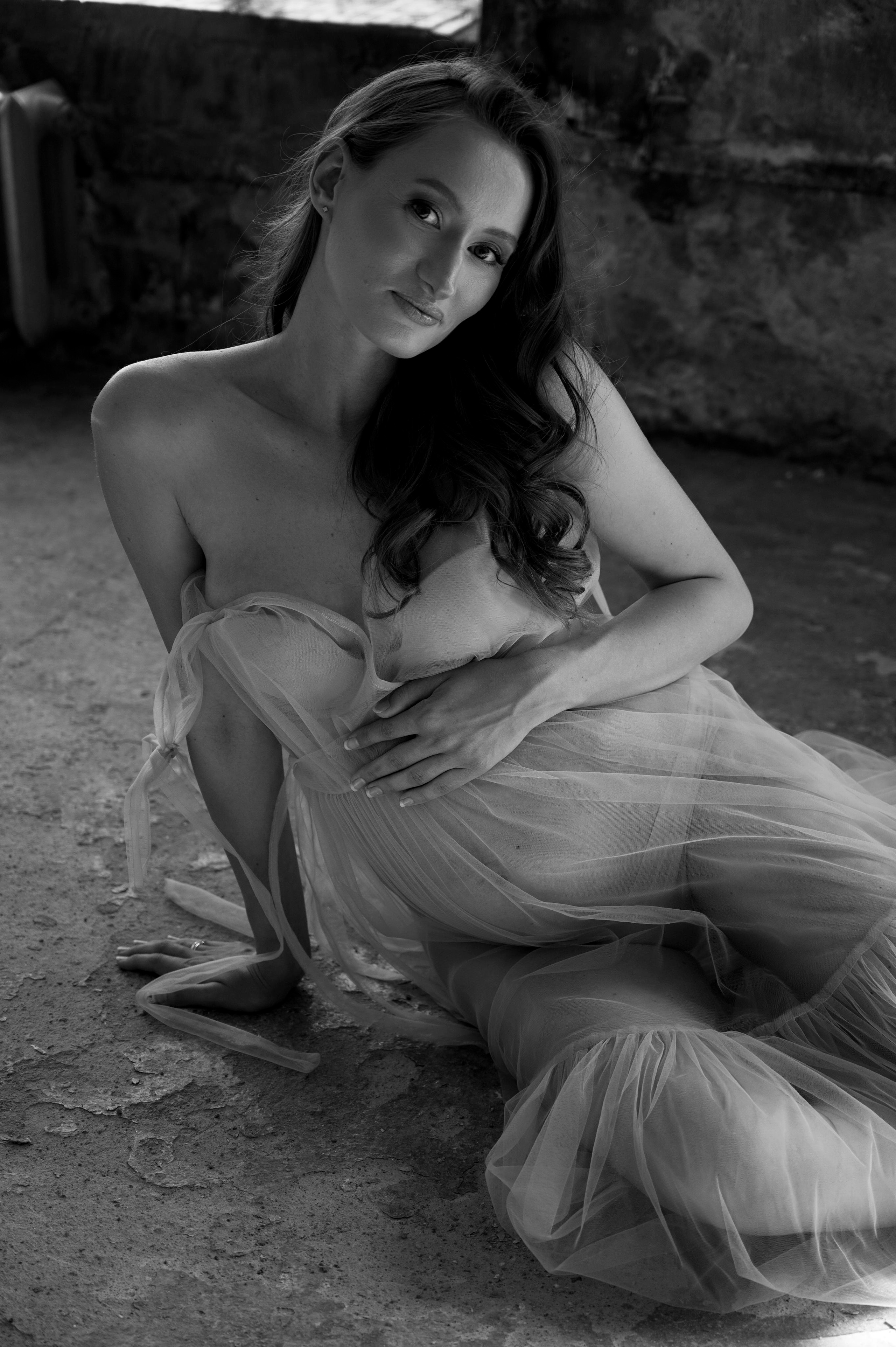 Юлия. Профессиональный фотограф беременности в СПБ. Стильные фотосессии беременности в стиле минимализм и классическая фотография