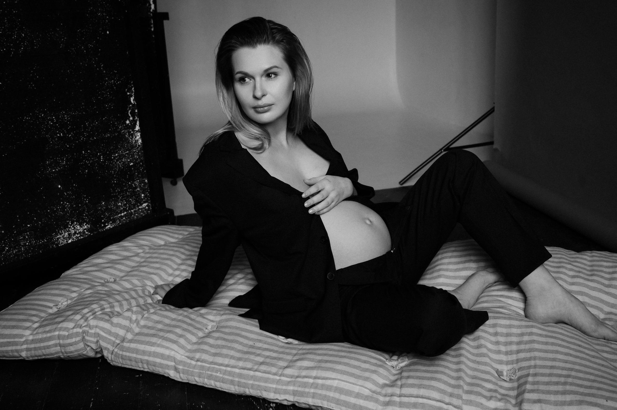 Евгения. Профессиональный фотограф беременности в СПБ. Стильные фотосессии беременности в стиле минимализм и классическая фотография