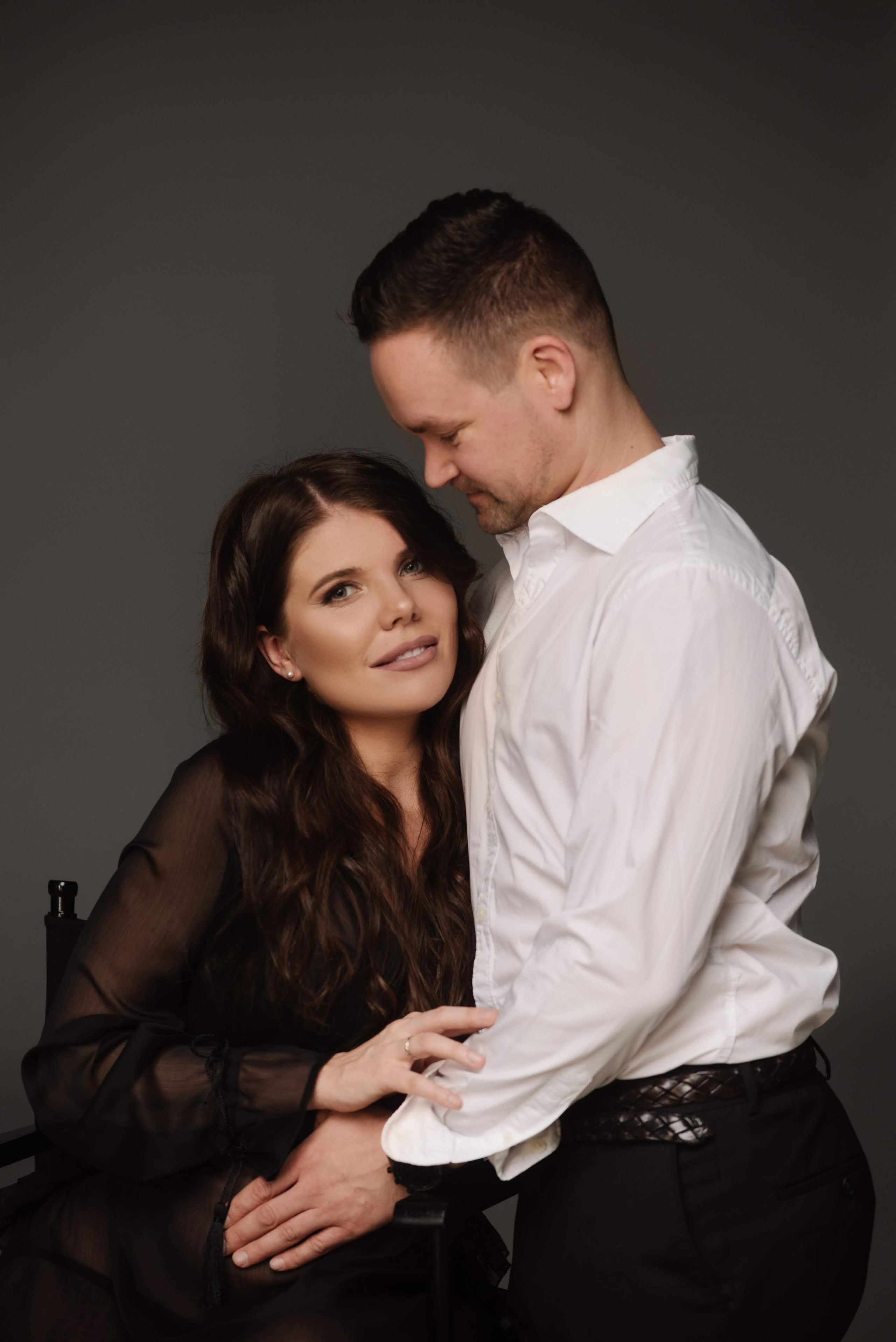 Анна. Профессиональный фотограф беременности в СПБ. Стильные фотосессии беременности в стиле минимализм и классическая фотография