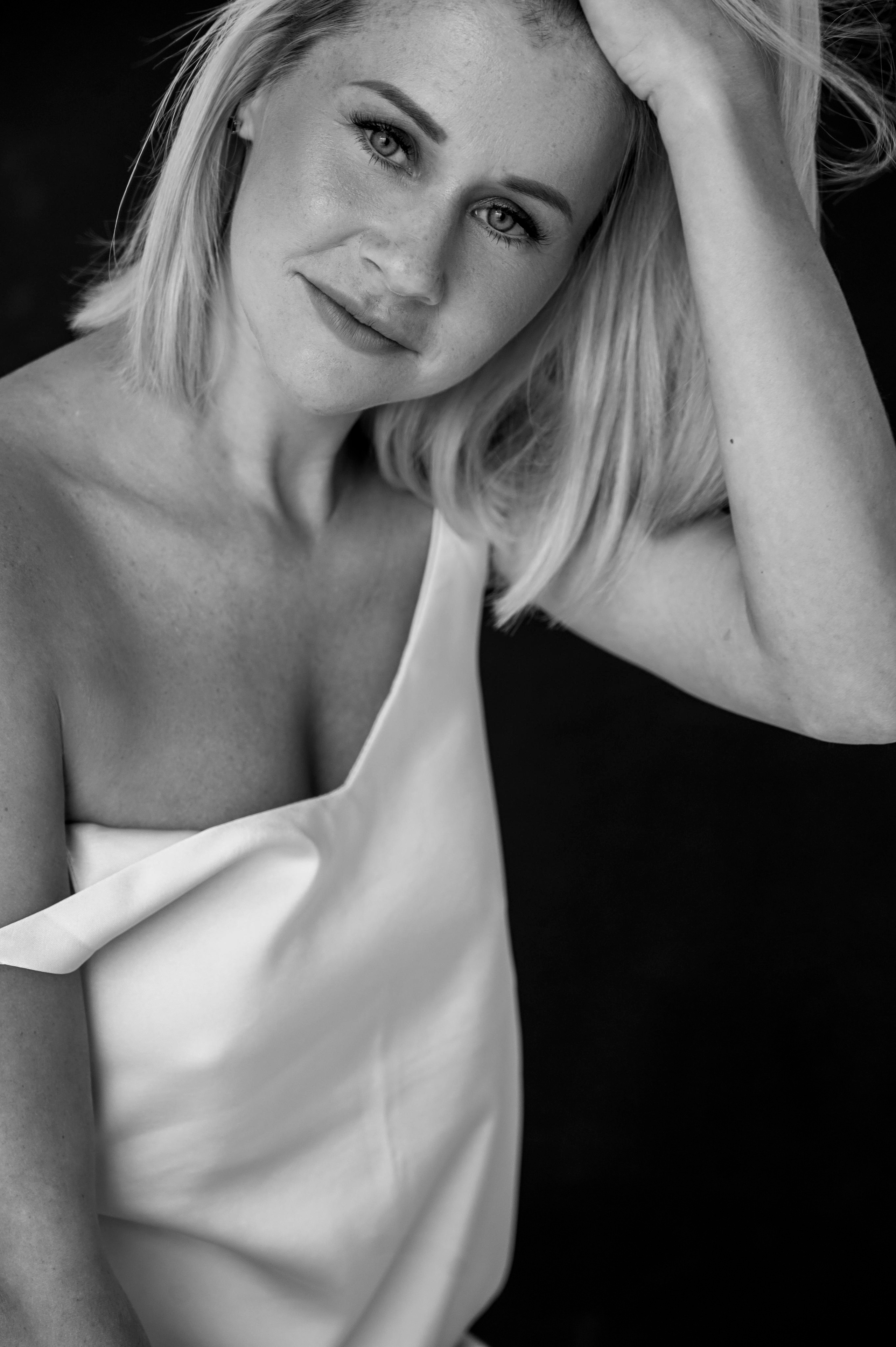 Юлия. Профессиональный фотограф беременности в СПБ. Стильные фотосессии беременности в стиле минимализм и классическая фотография