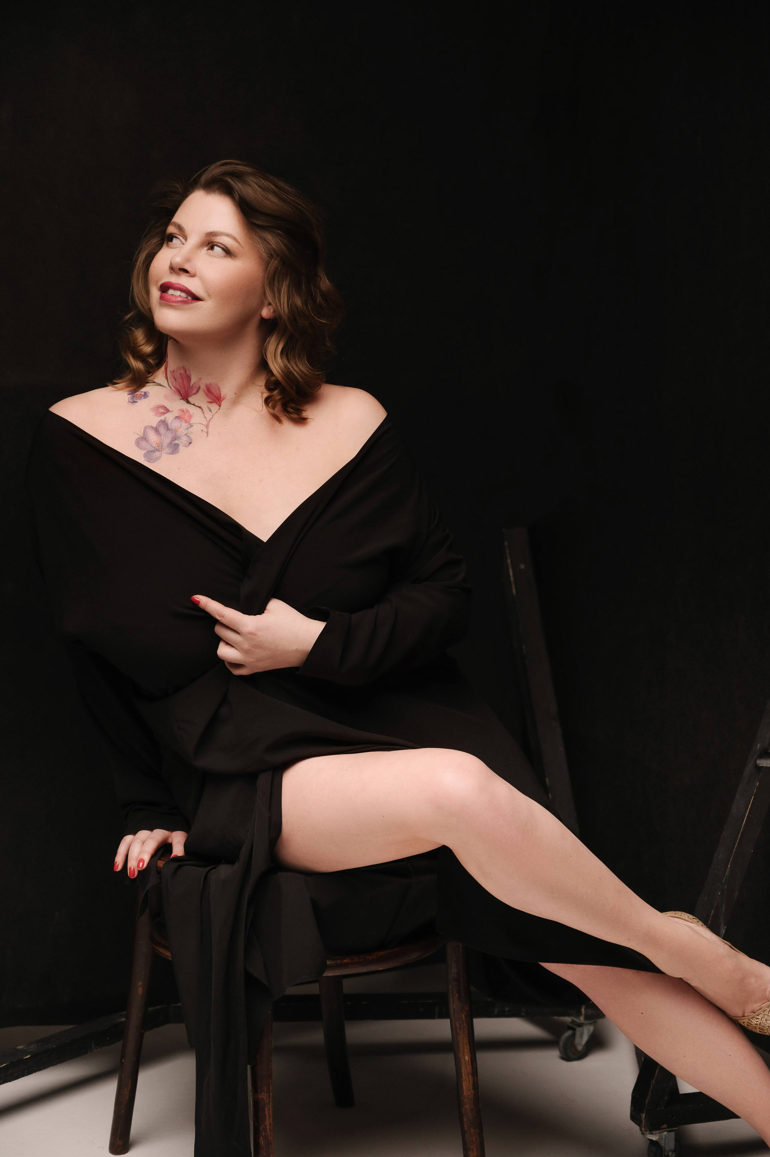 Александра. Профессиональный фотограф беременности в СПБ. Стильные фотосессии беременности в стиле минимализм и классическая фотография