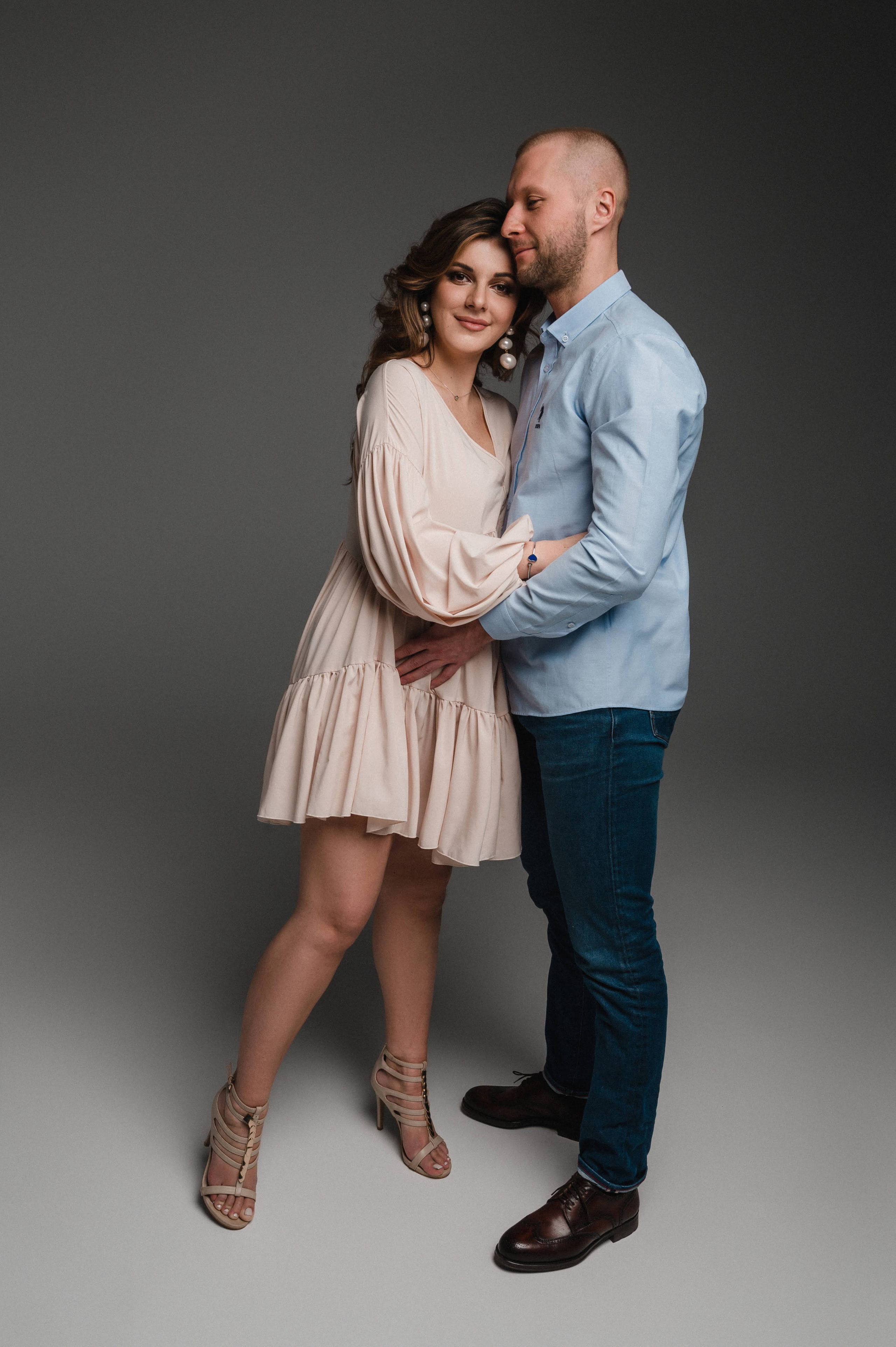 Юлия. Профессиональный фотограф беременности в СПБ. Стильные фотосессии беременности в стиле минимализм и классическая фотография