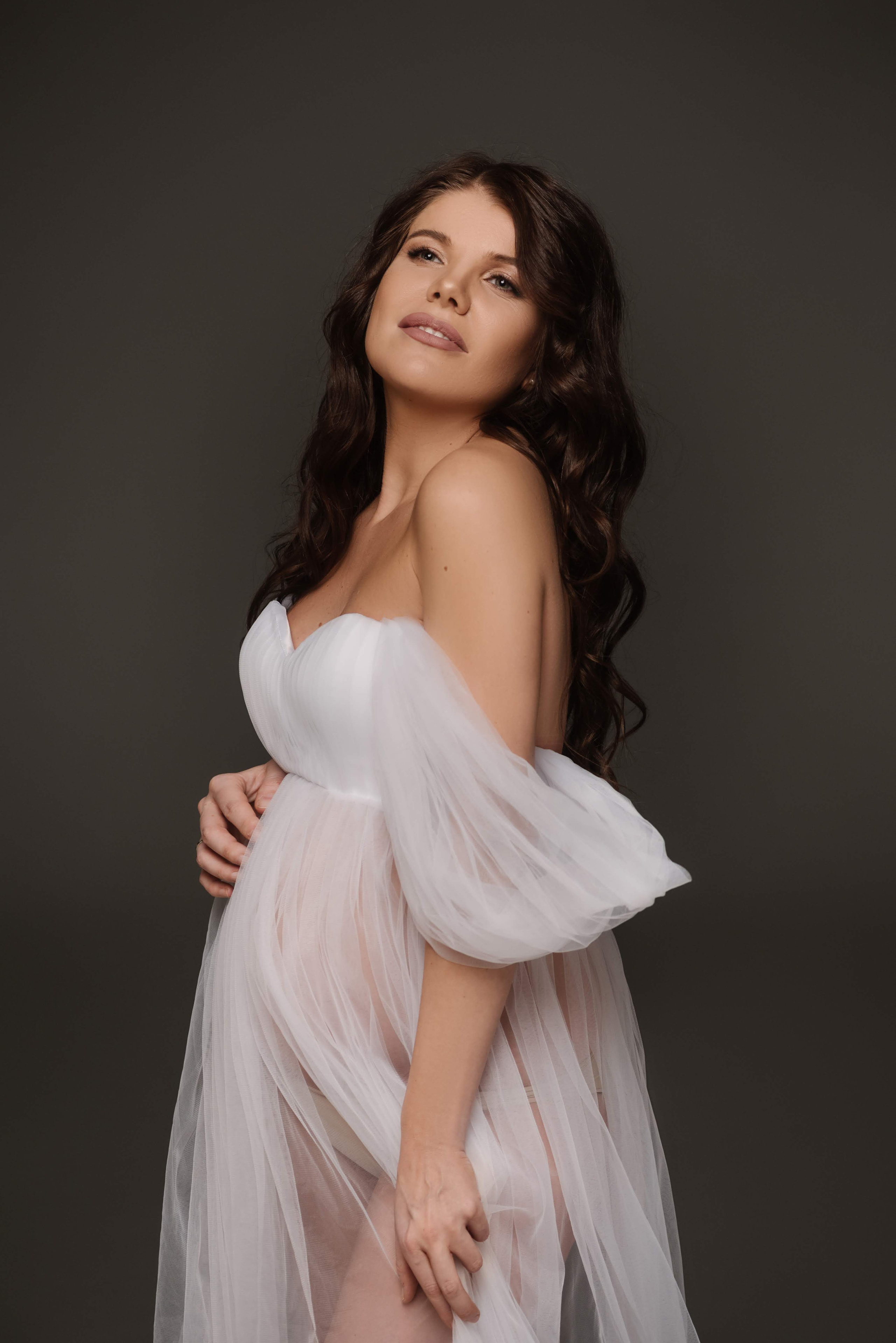 Анна. Профессиональный фотограф беременности в СПБ. Стильные фотосессии беременности в стиле минимализм и классическая фотография