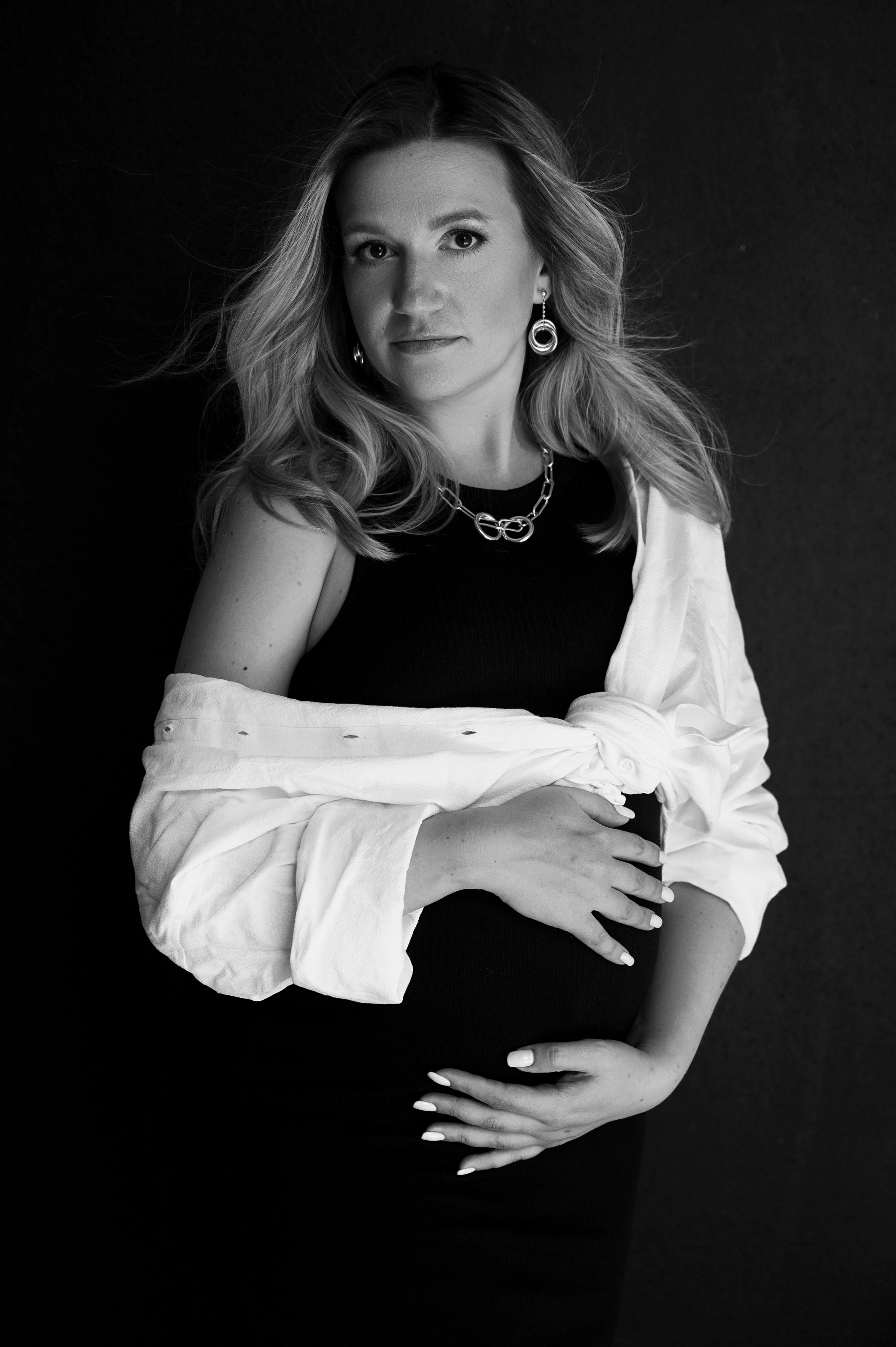 Светлана. Профессиональный фотограф беременности в СПБ. Стильные фотосессии беременности в стиле минимализм и классическая фотография