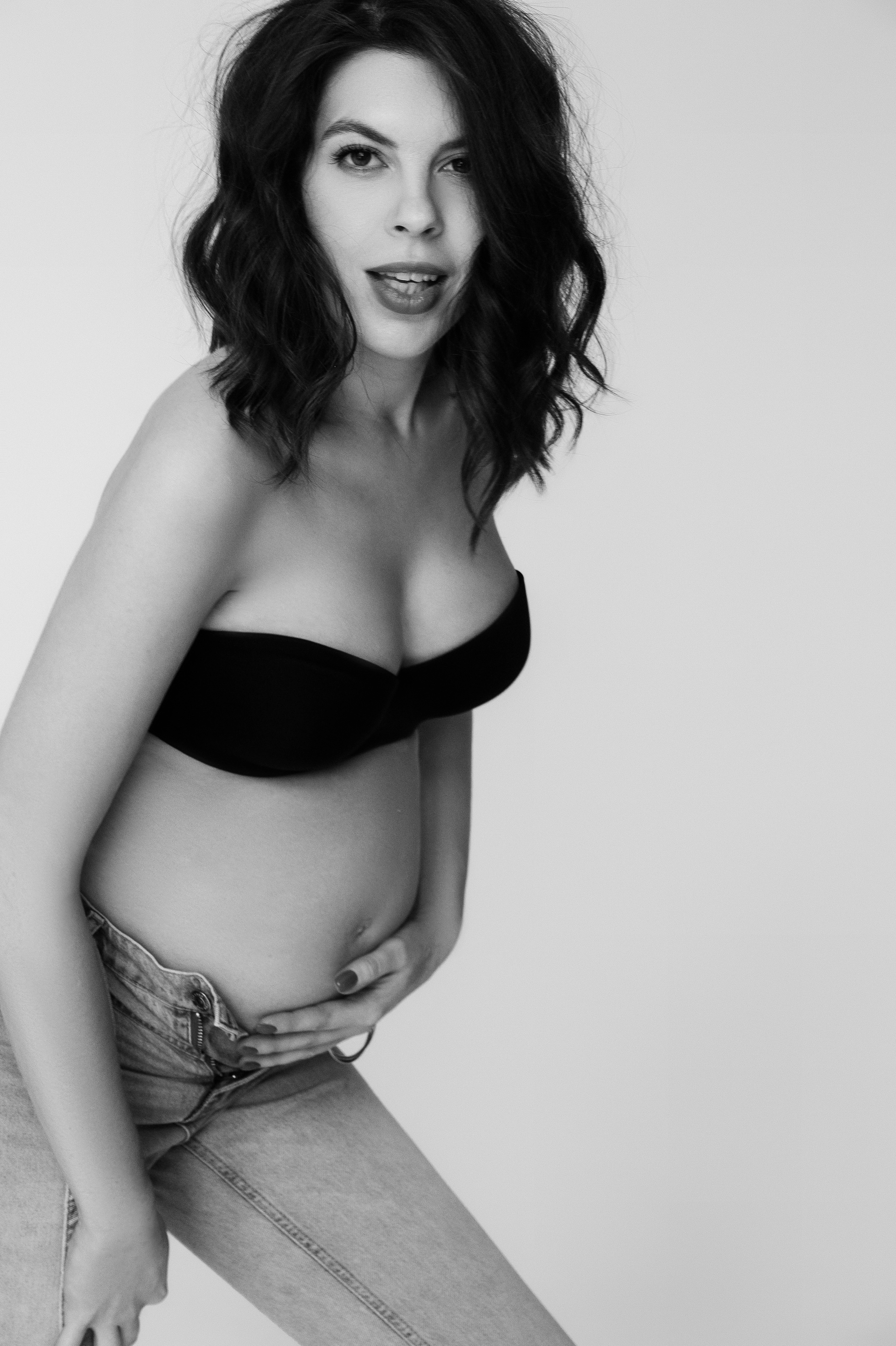 Аурелия. Профессиональный фотограф беременности в СПБ. Стильные фотосессии беременности в стиле минимализм и классическая фотография