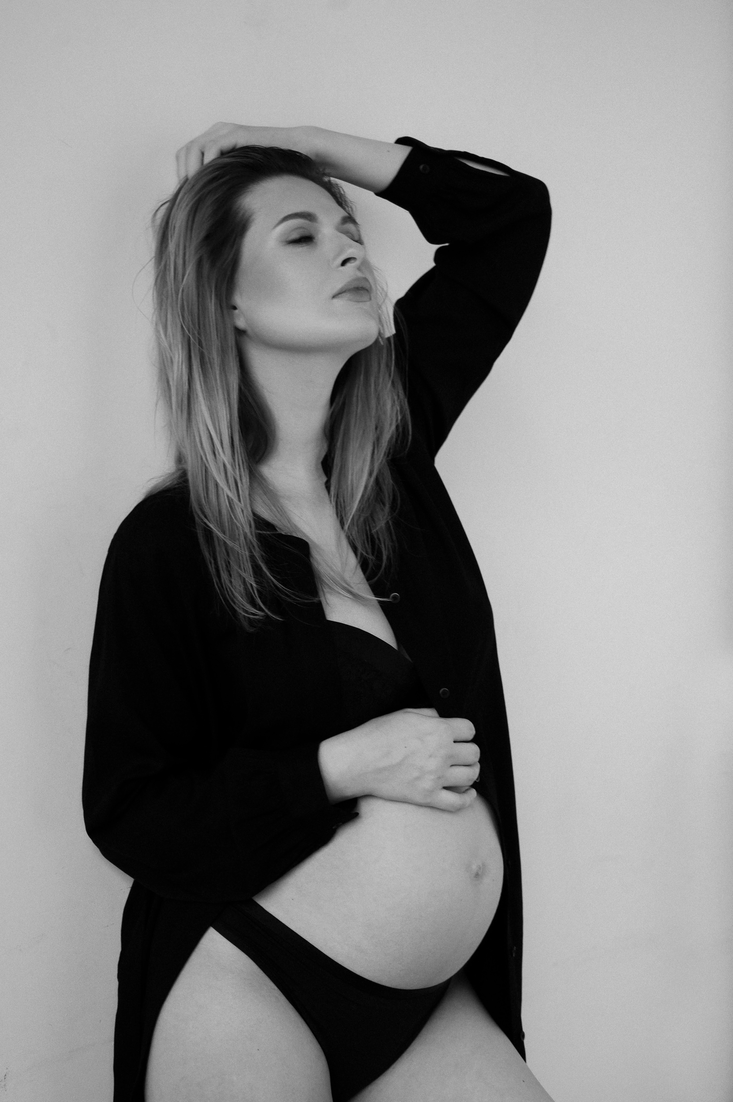 Евгения. Профессиональный фотограф беременности в СПБ. Стильные фотосессии беременности в стиле минимализм и классическая фотография