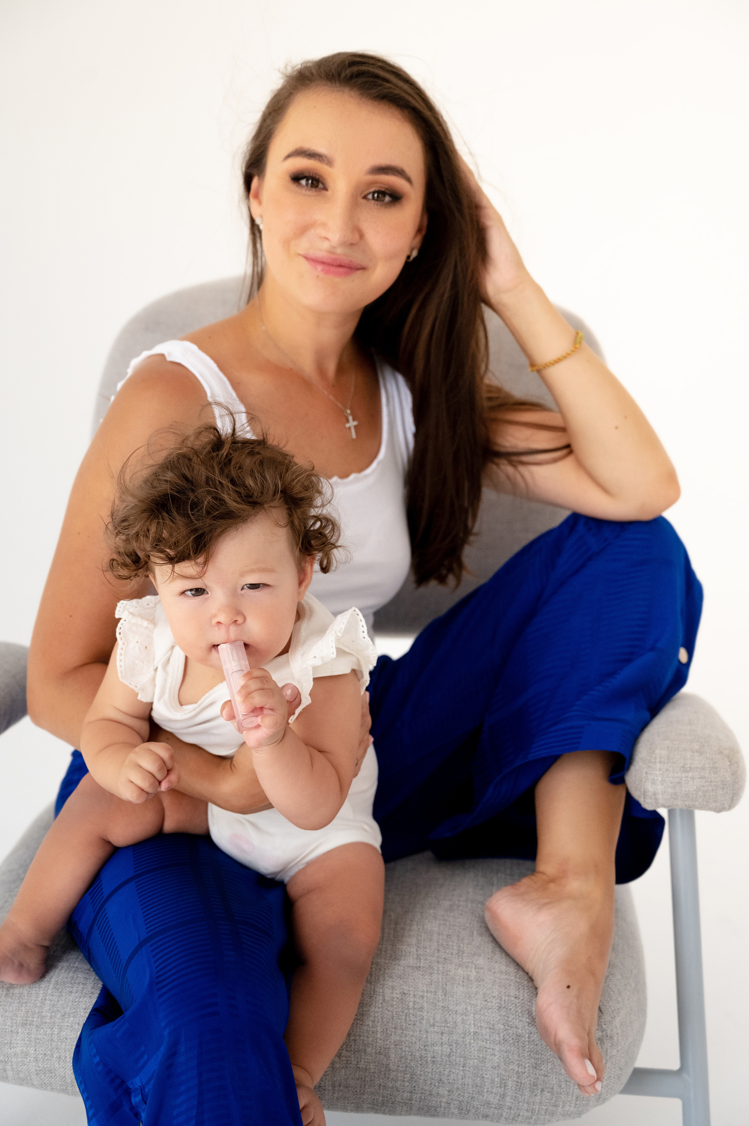 Варя. Профессиональный фотограф беременности в СПБ. Стильные фотосессии беременности в стиле минимализм и классическая фотография