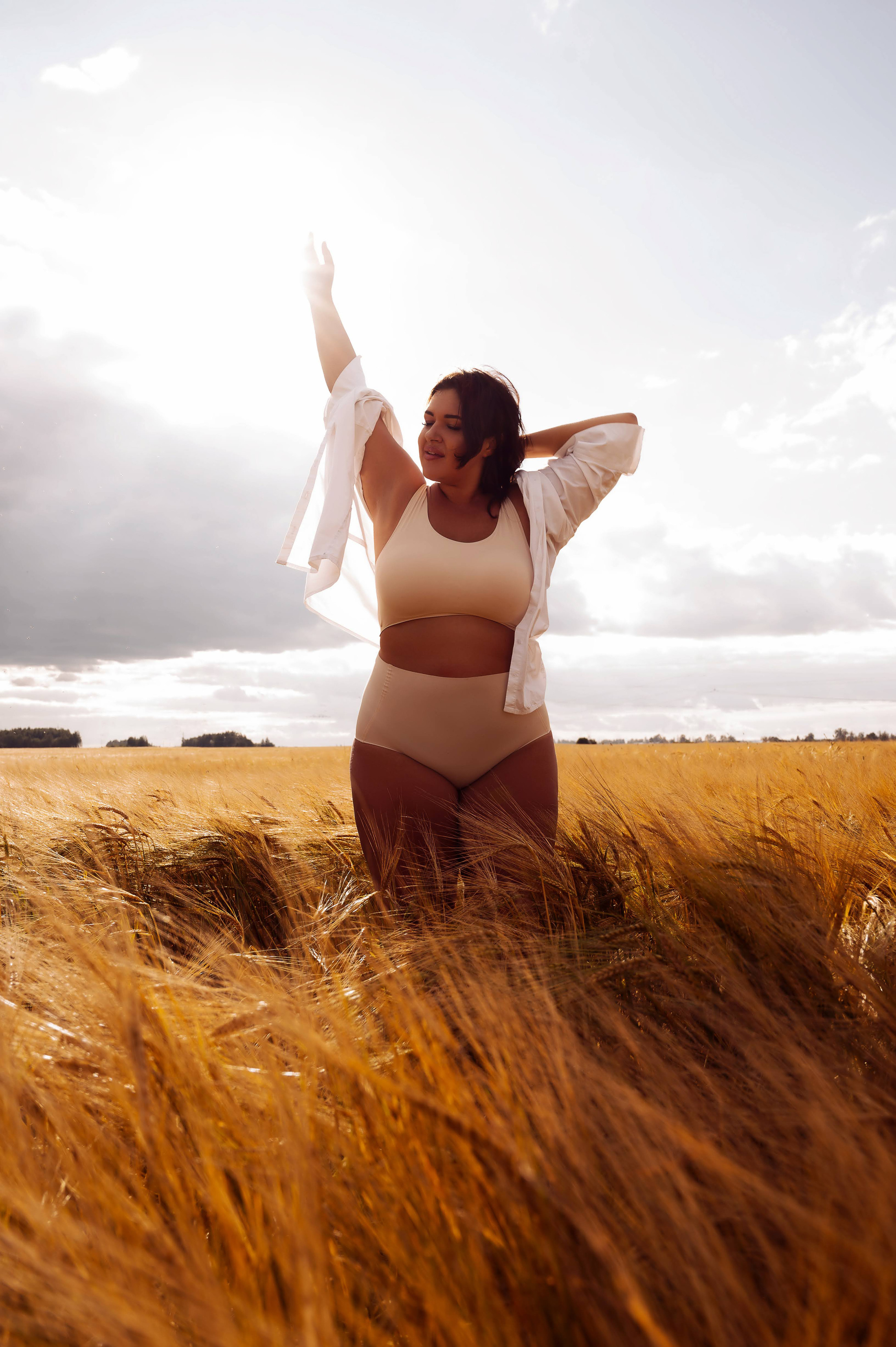 ВИКА И ЭЛЯ. Профессиональный фотограф беременности в СПБ. Стильные фотосессии беременности в стиле минимализм и классическая фотография