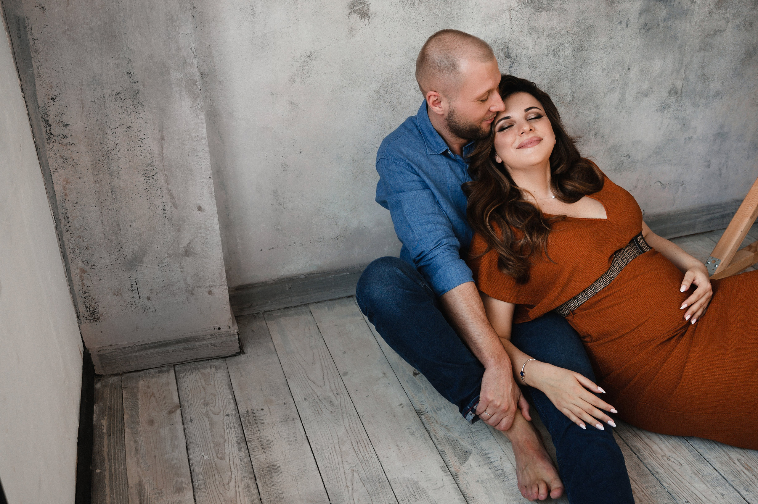 Юлия. Профессиональный фотограф беременности в СПБ. Стильные фотосессии беременности в стиле минимализм и классическая фотография