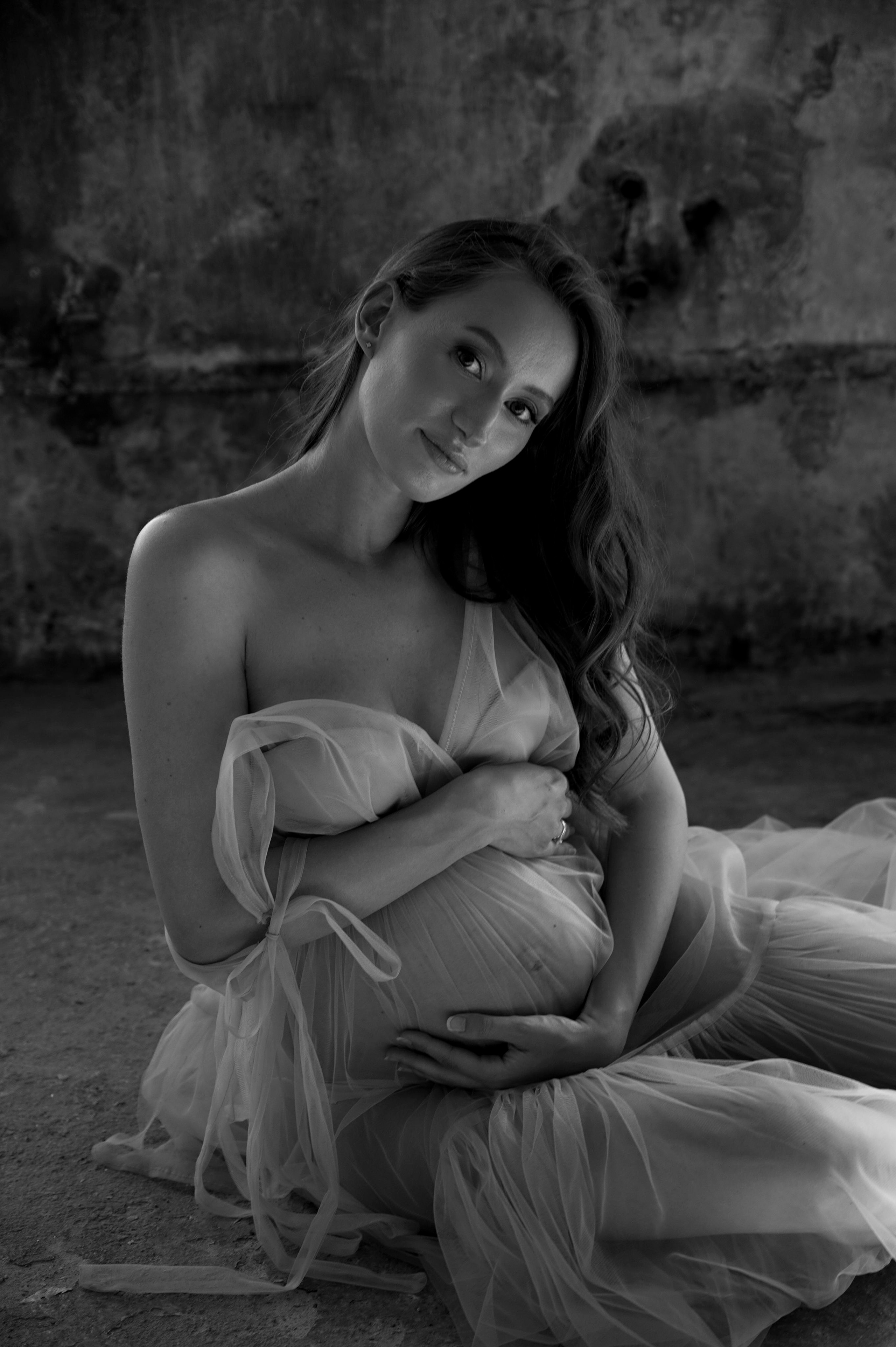Юлия. Профессиональный фотограф беременности в СПБ. Стильные фотосессии беременности в стиле минимализм и классическая фотография