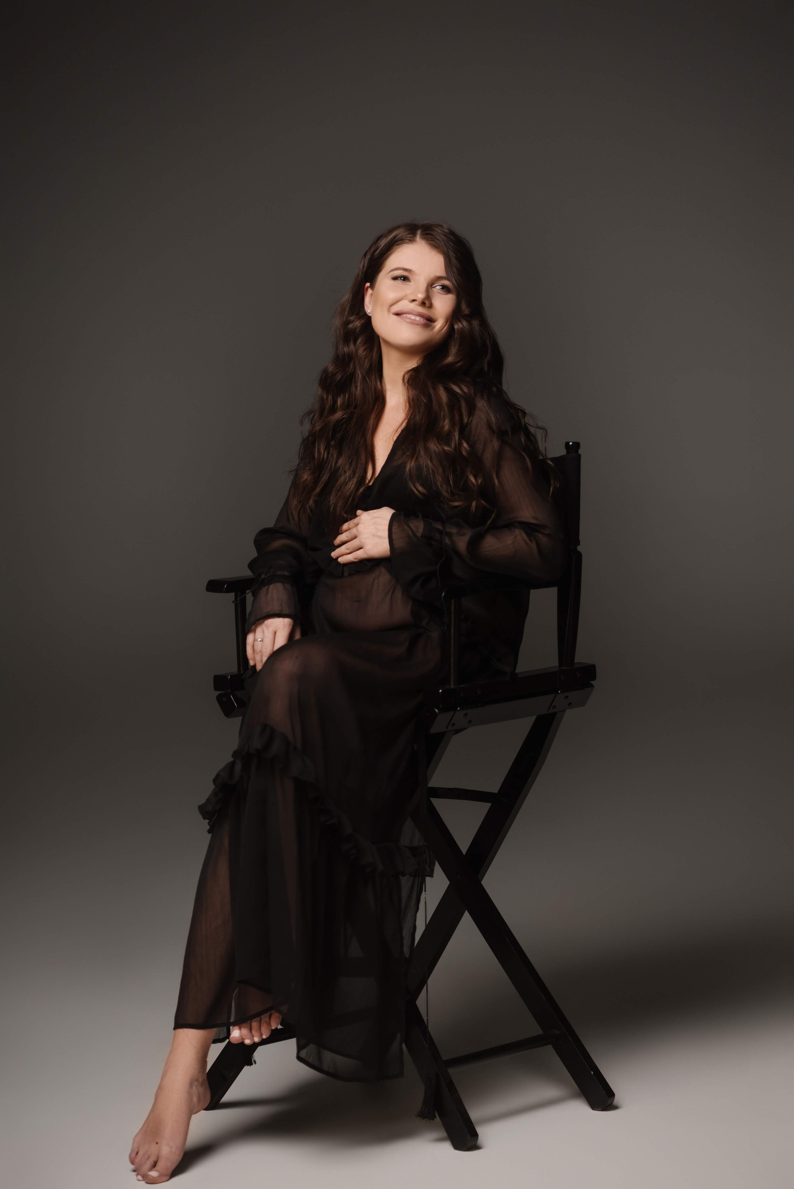 Анна. Профессиональный фотограф беременности в СПБ. Стильные фотосессии беременности в стиле минимализм и классическая фотография