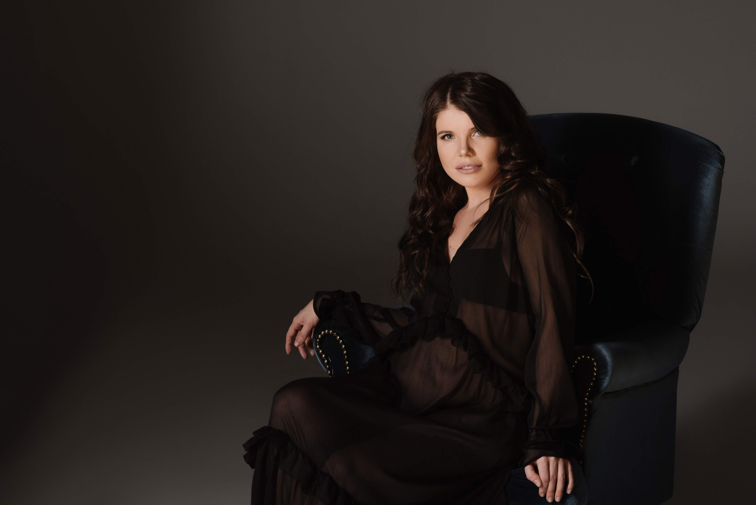 Анна. Профессиональный фотограф беременности в СПБ. Стильные фотосессии беременности в стиле минимализм и классическая фотография