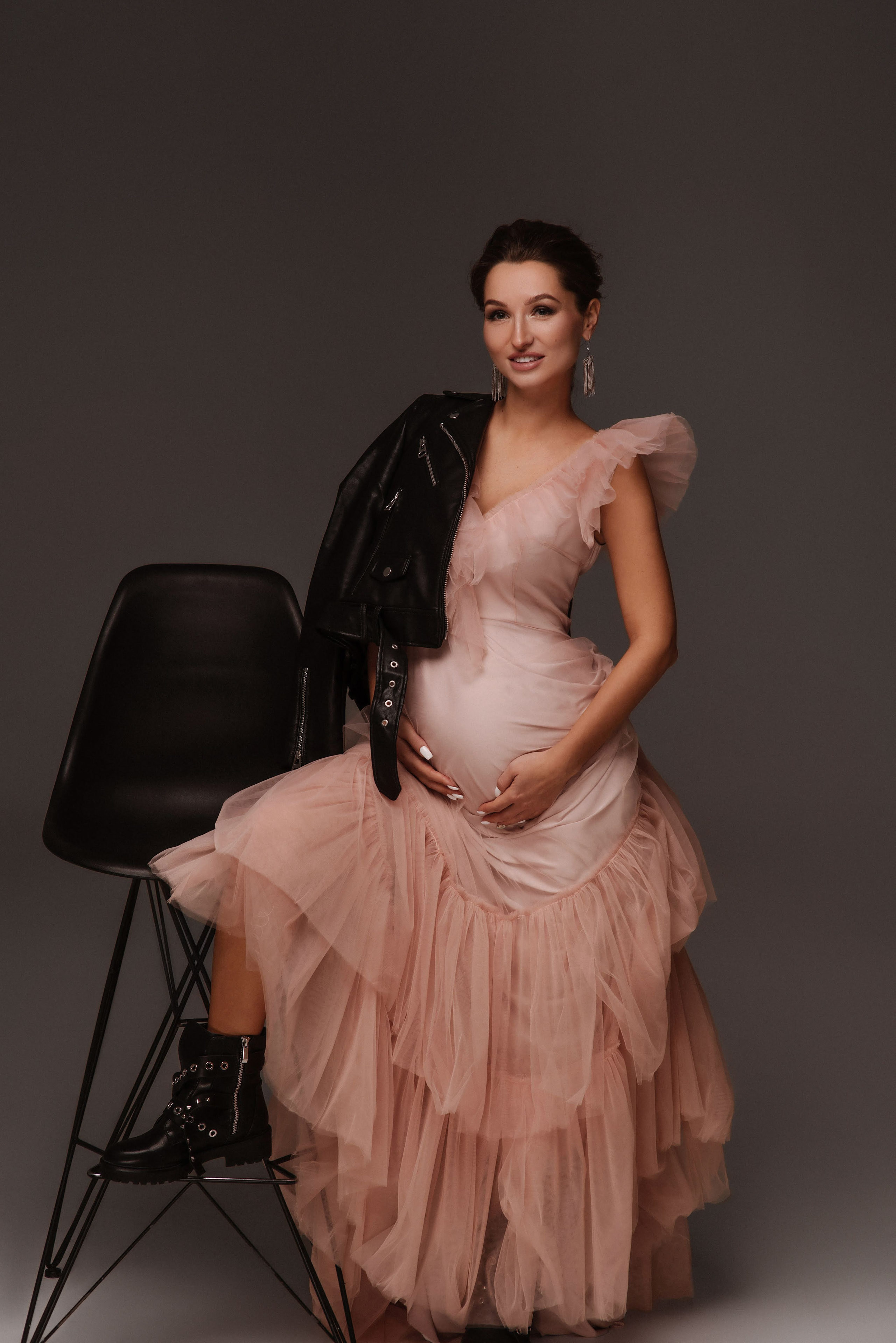Ангелина. Профессиональный фотограф беременности в СПБ. Стильные фотосессии беременности в стиле минимализм и классическая фотография