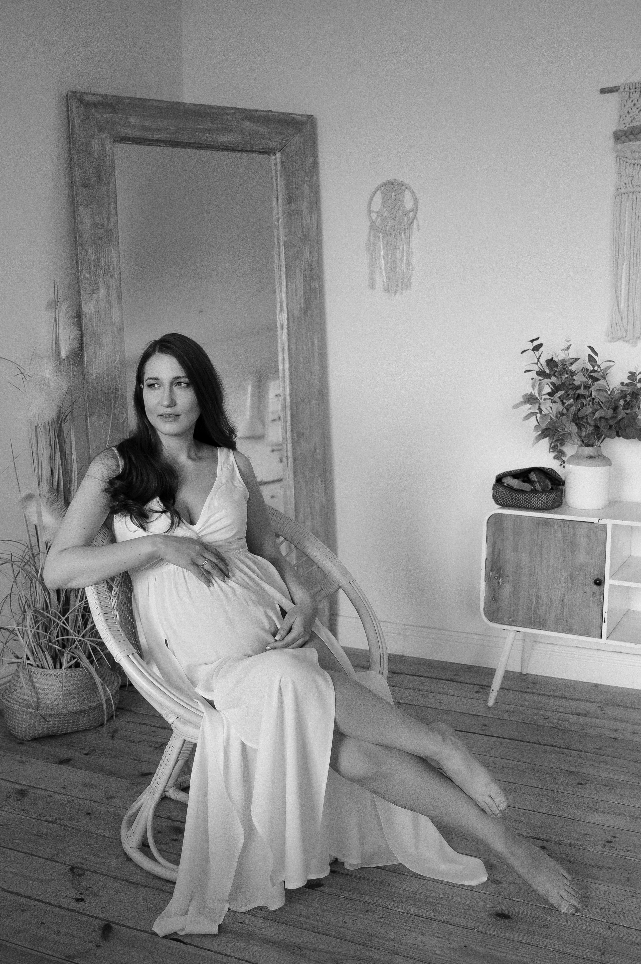 Марианна. Профессиональный фотограф беременности в СПБ. Стильные фотосессии беременности в стиле минимализм и классическая фотография