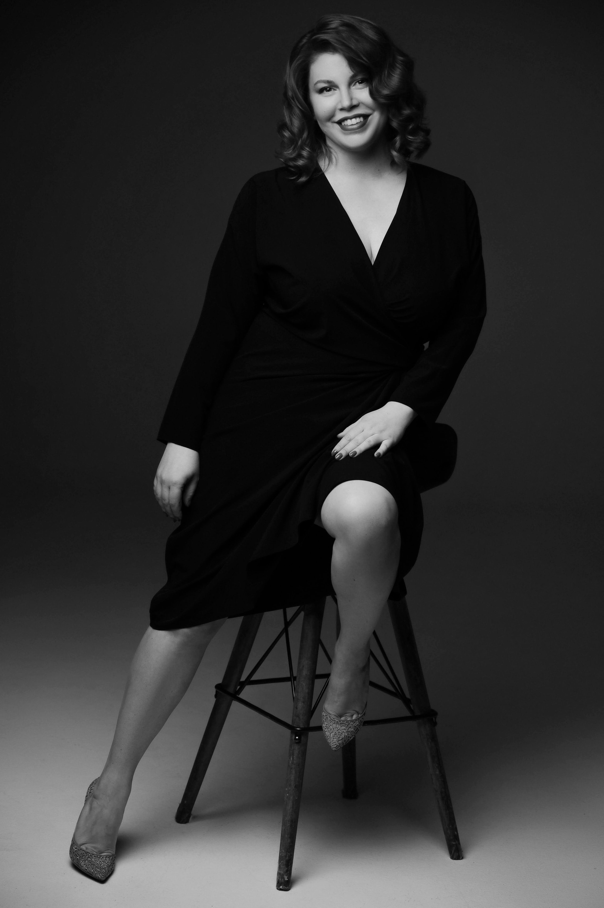 Александра. Профессиональный фотограф беременности в СПБ. Стильные фотосессии беременности в стиле минимализм и классическая фотография