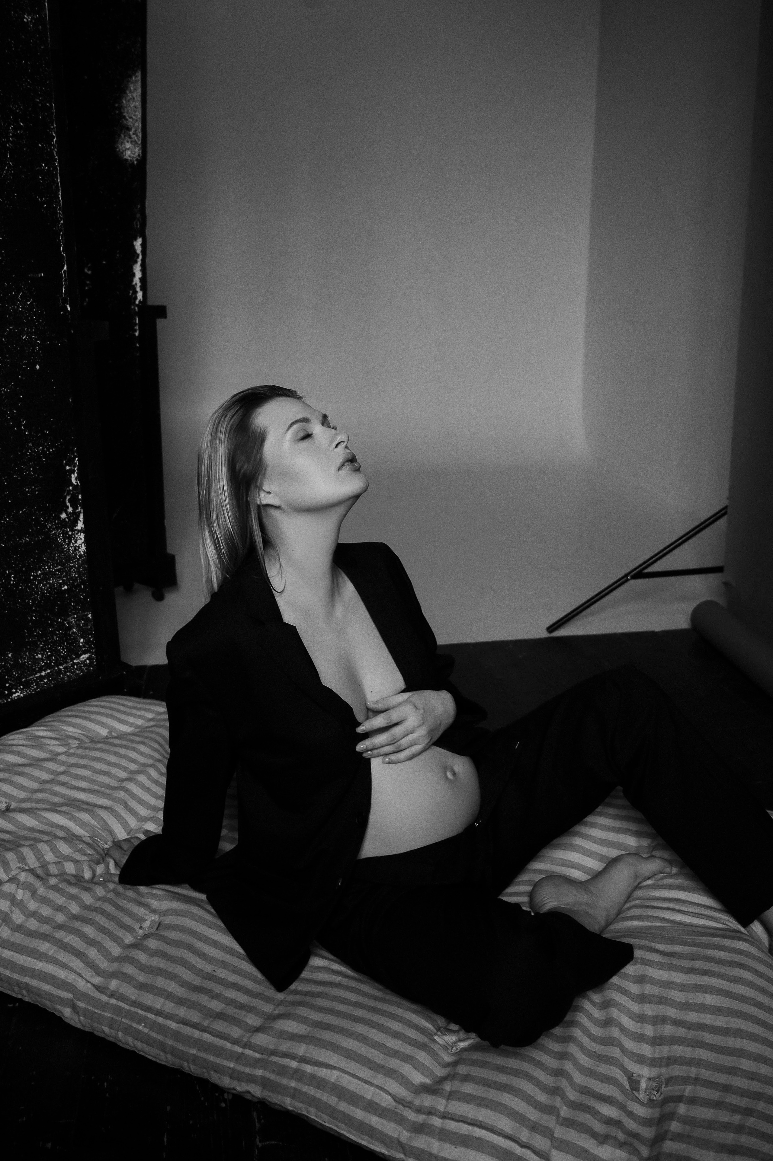 Евгения. Профессиональный фотограф беременности в СПБ. Стильные фотосессии беременности в стиле минимализм и классическая фотография