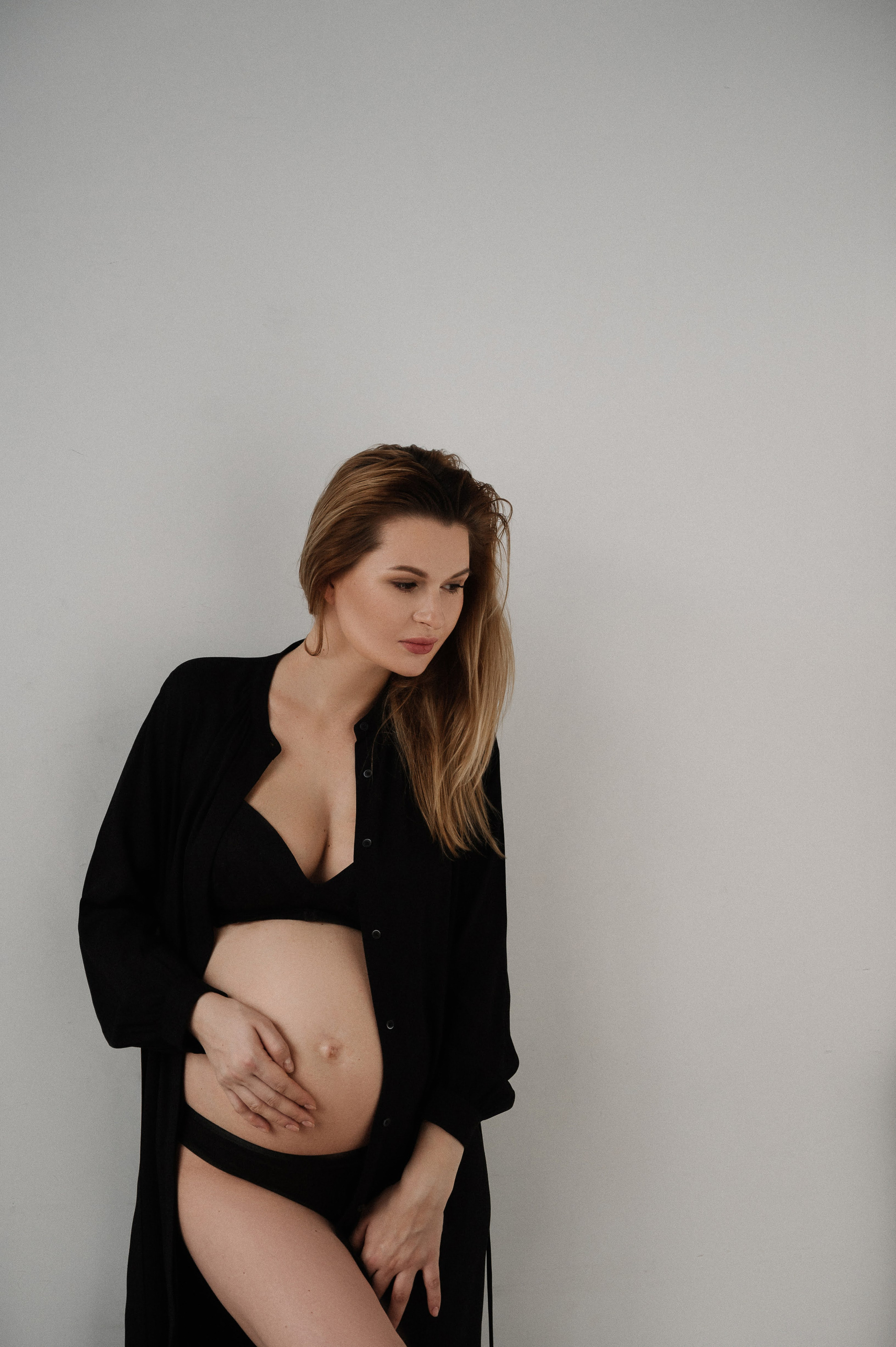 Евгения. Профессиональный фотограф беременности в СПБ. Стильные фотосессии беременности в стиле минимализм и классическая фотография