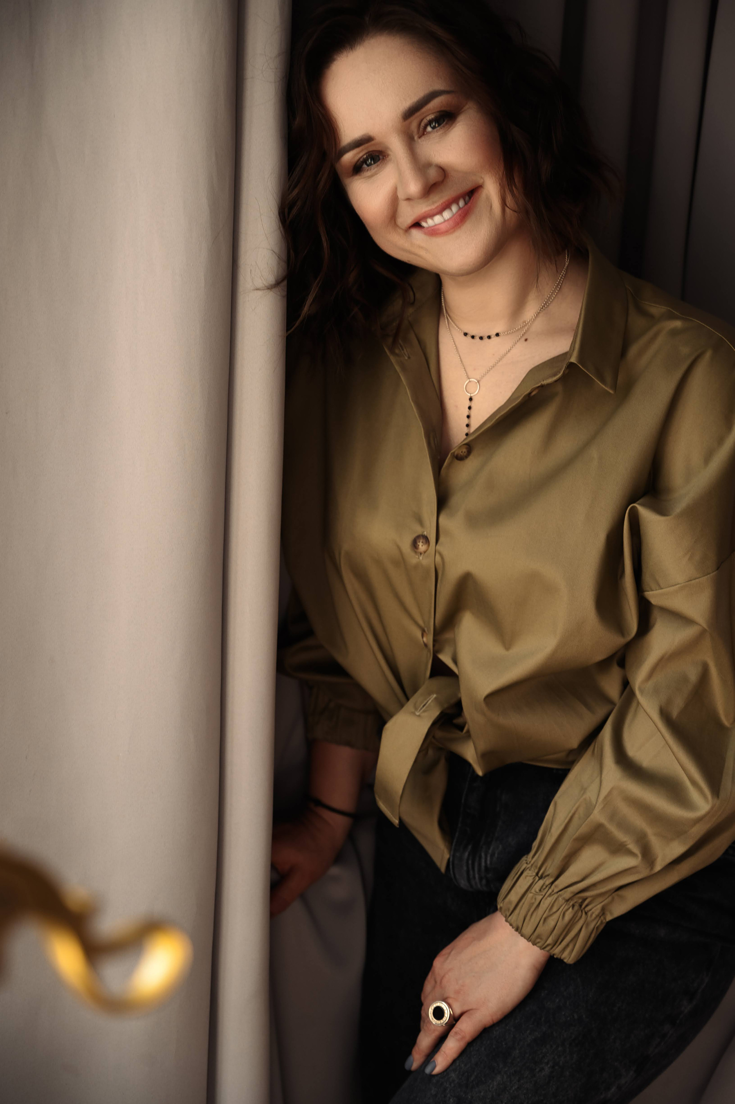 Лиза. Профессиональный фотограф беременности в СПБ. Стильные фотосессии беременности в стиле минимализм и классическая фотография