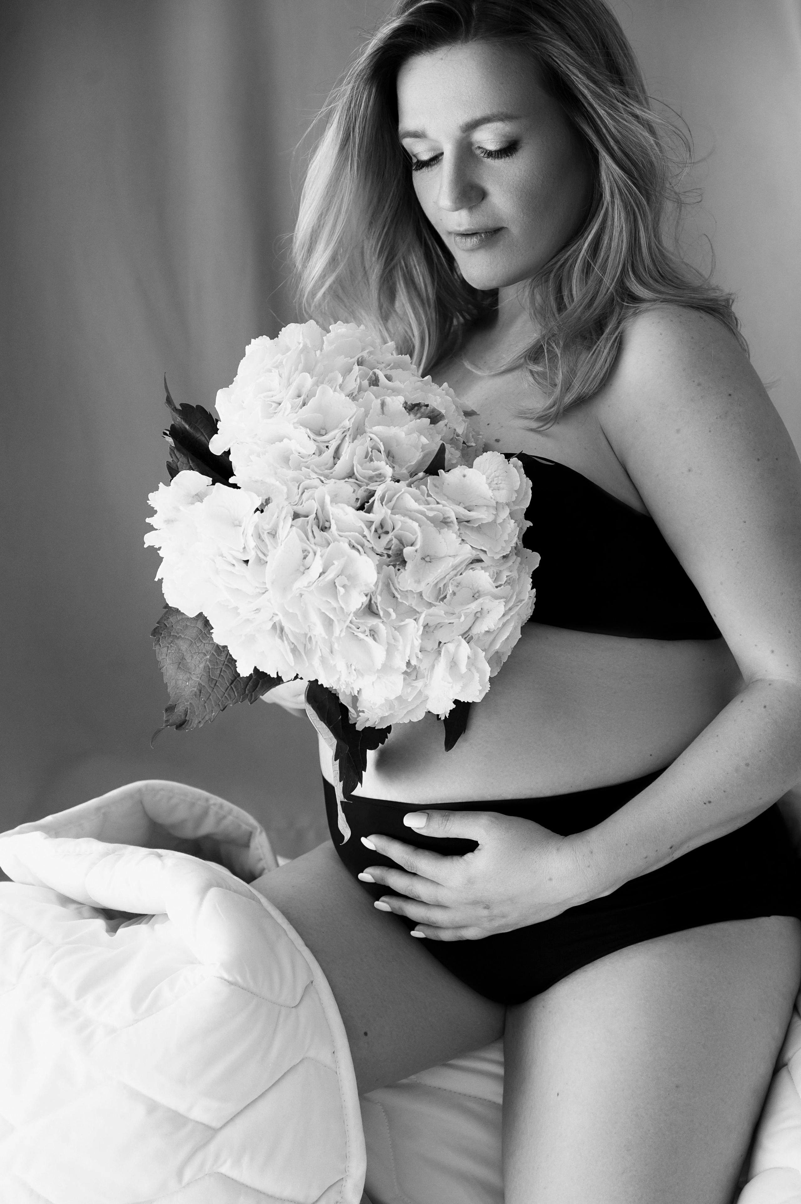 Светлана. Профессиональный фотограф беременности в СПБ. Стильные фотосессии беременности в стиле минимализм и классическая фотография