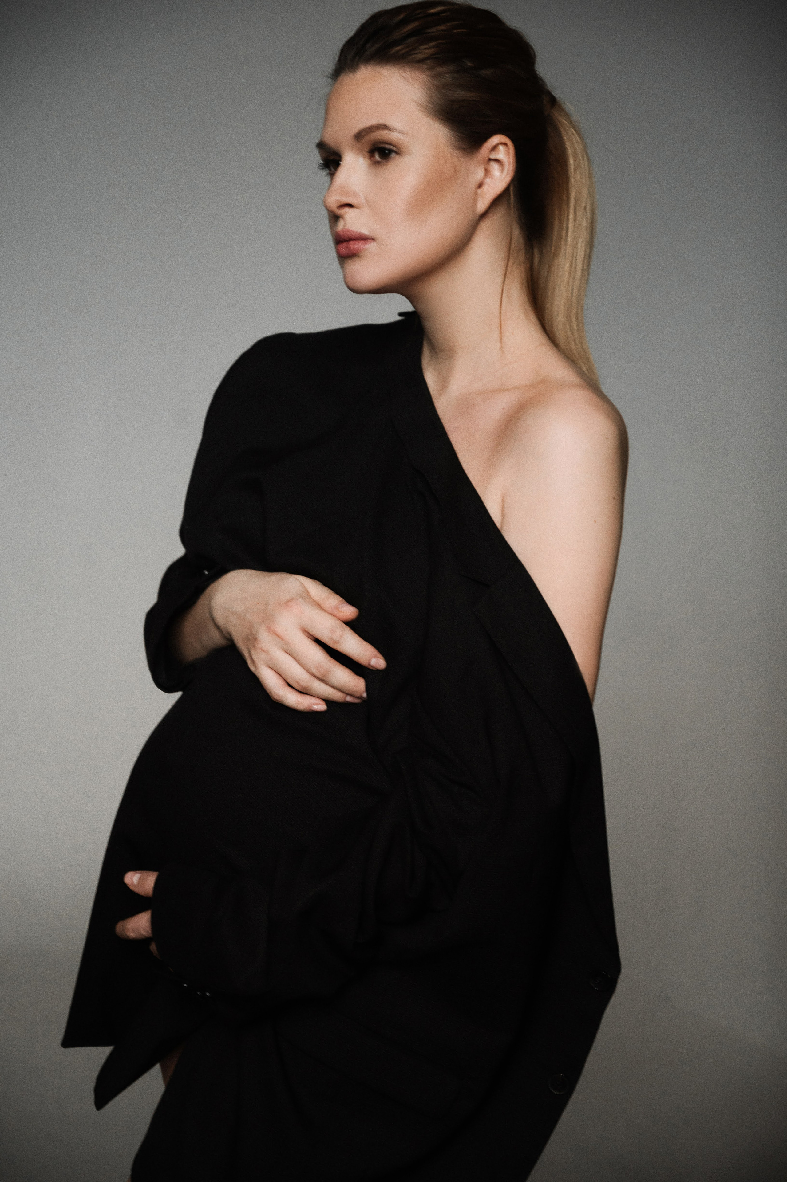 Евгения. Профессиональный фотограф беременности в СПБ. Стильные фотосессии беременности в стиле минимализм и классическая фотография