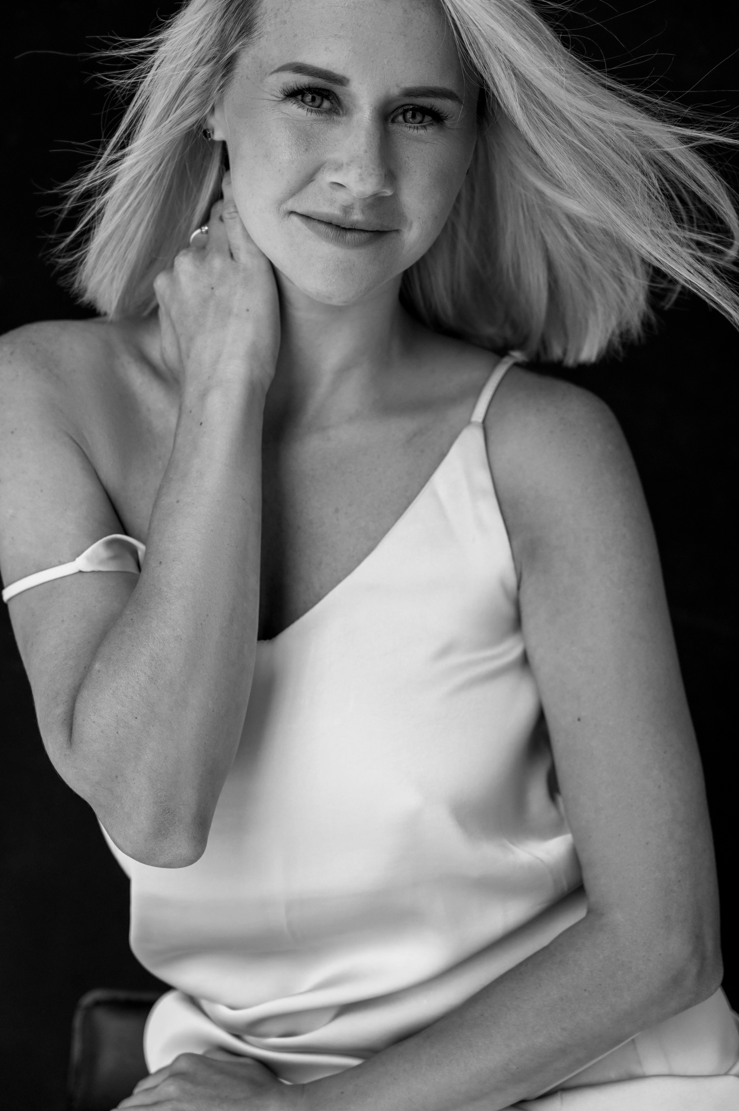 Юлия. Профессиональный фотограф беременности в СПБ. Стильные фотосессии беременности в стиле минимализм и классическая фотография