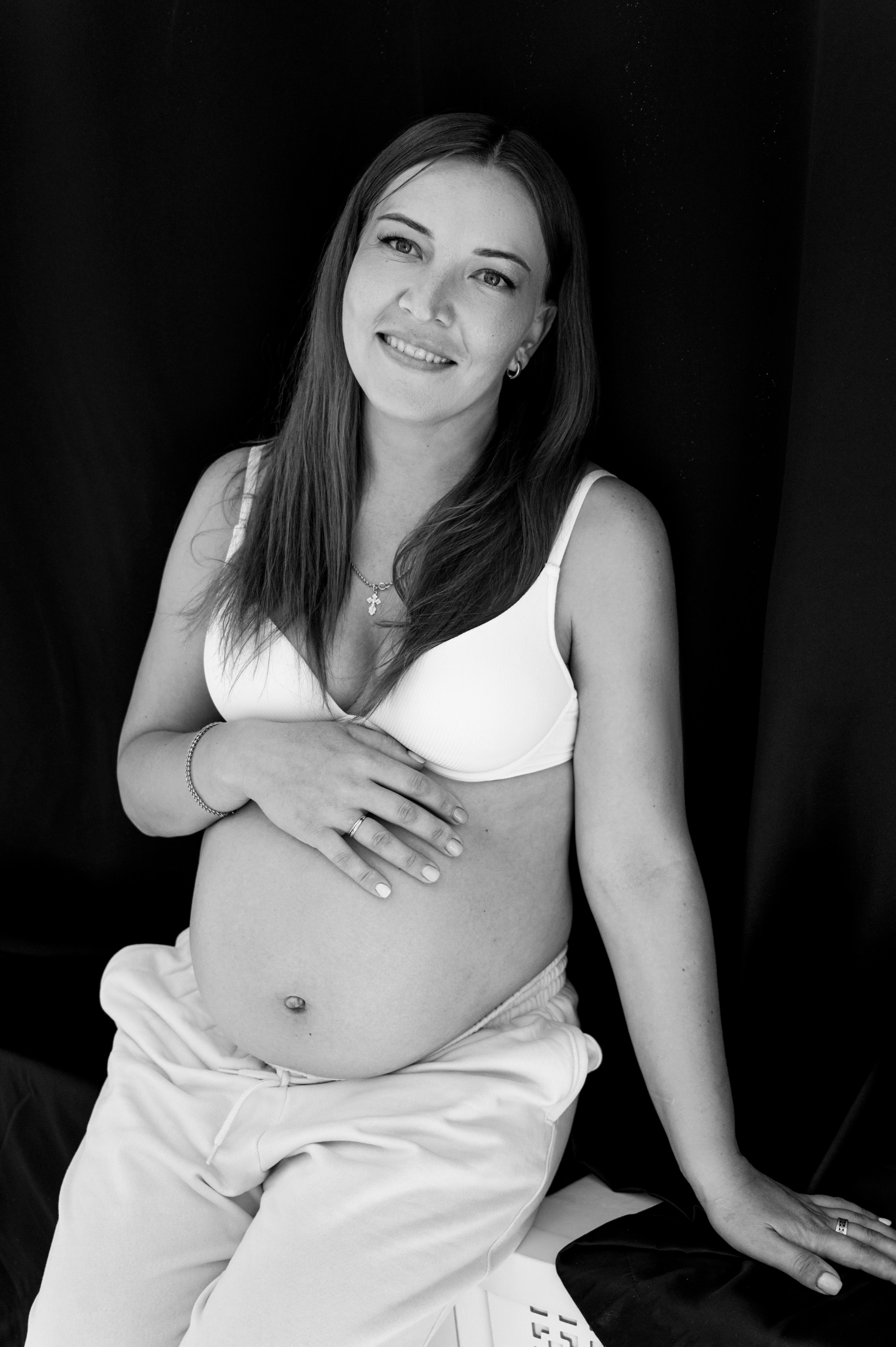 Оленька. Профессиональный фотограф беременности в СПБ. Стильные фотосессии беременности в стиле минимализм и классическая фотография
