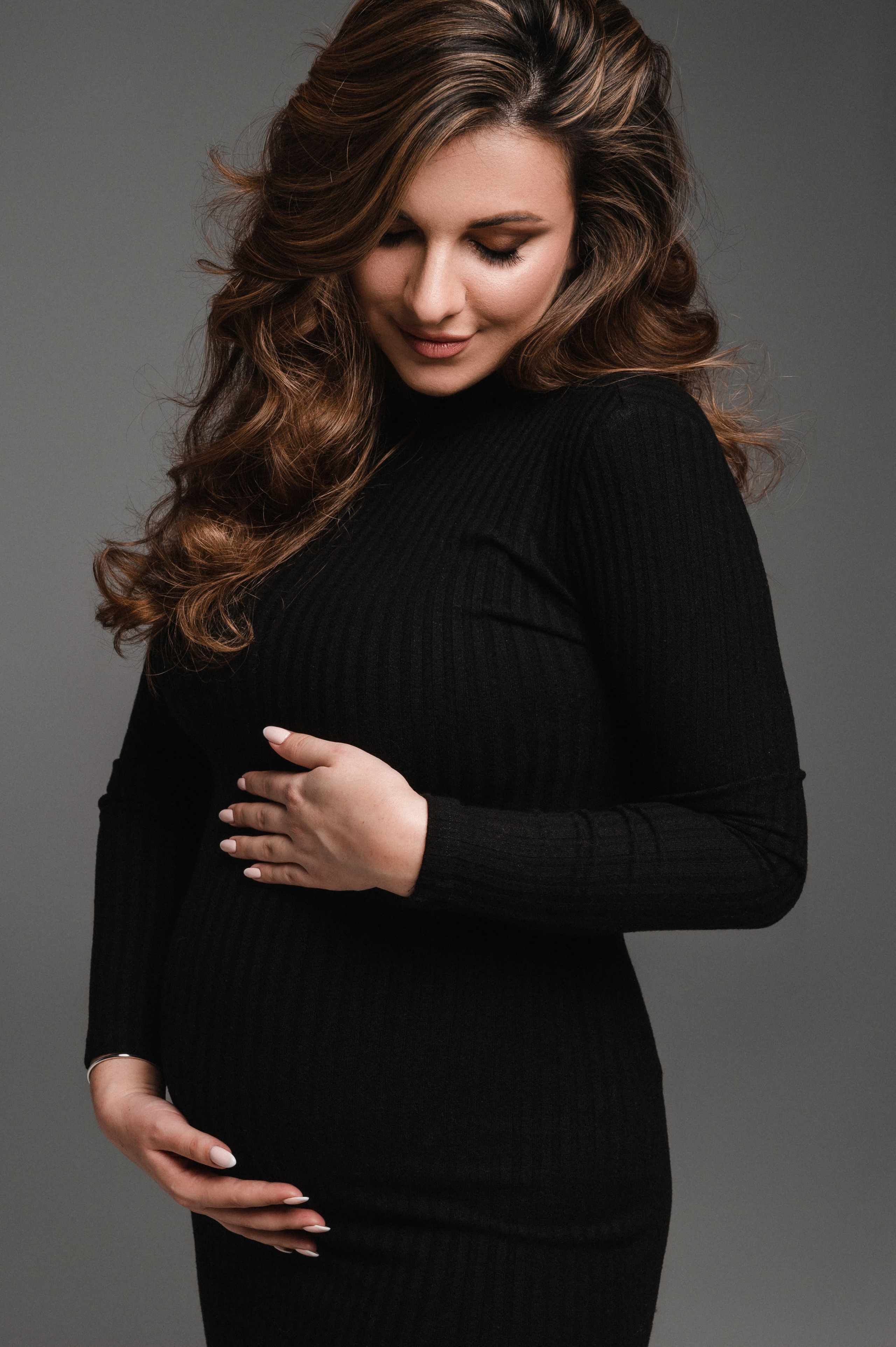 Юлия. Профессиональный фотограф беременности в СПБ. Стильные фотосессии беременности в стиле минимализм и классическая фотография