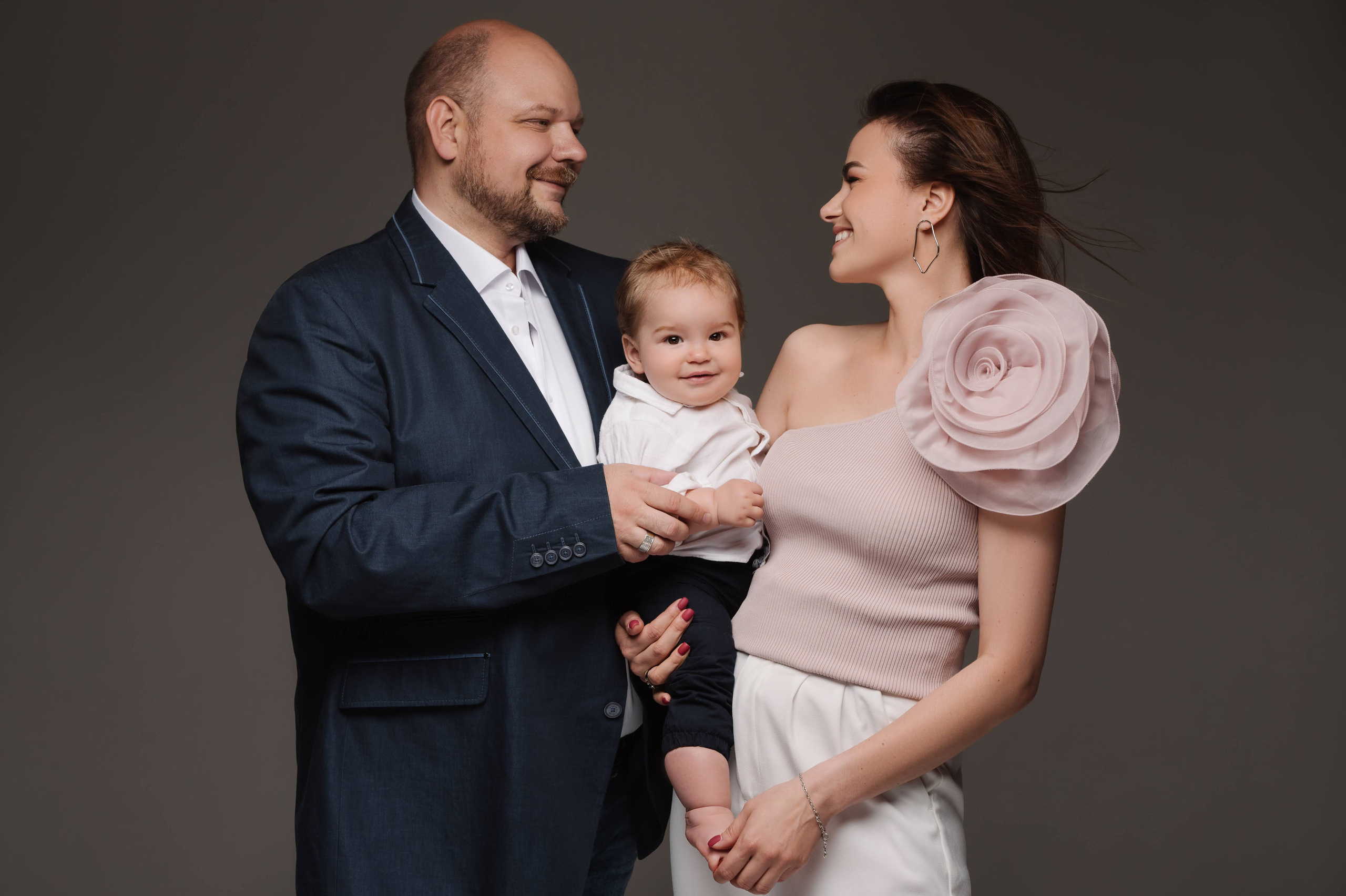 Валерия. Профессиональный фотограф беременности в СПБ. Стильные фотосессии беременности в стиле минимализм и классическая фотография